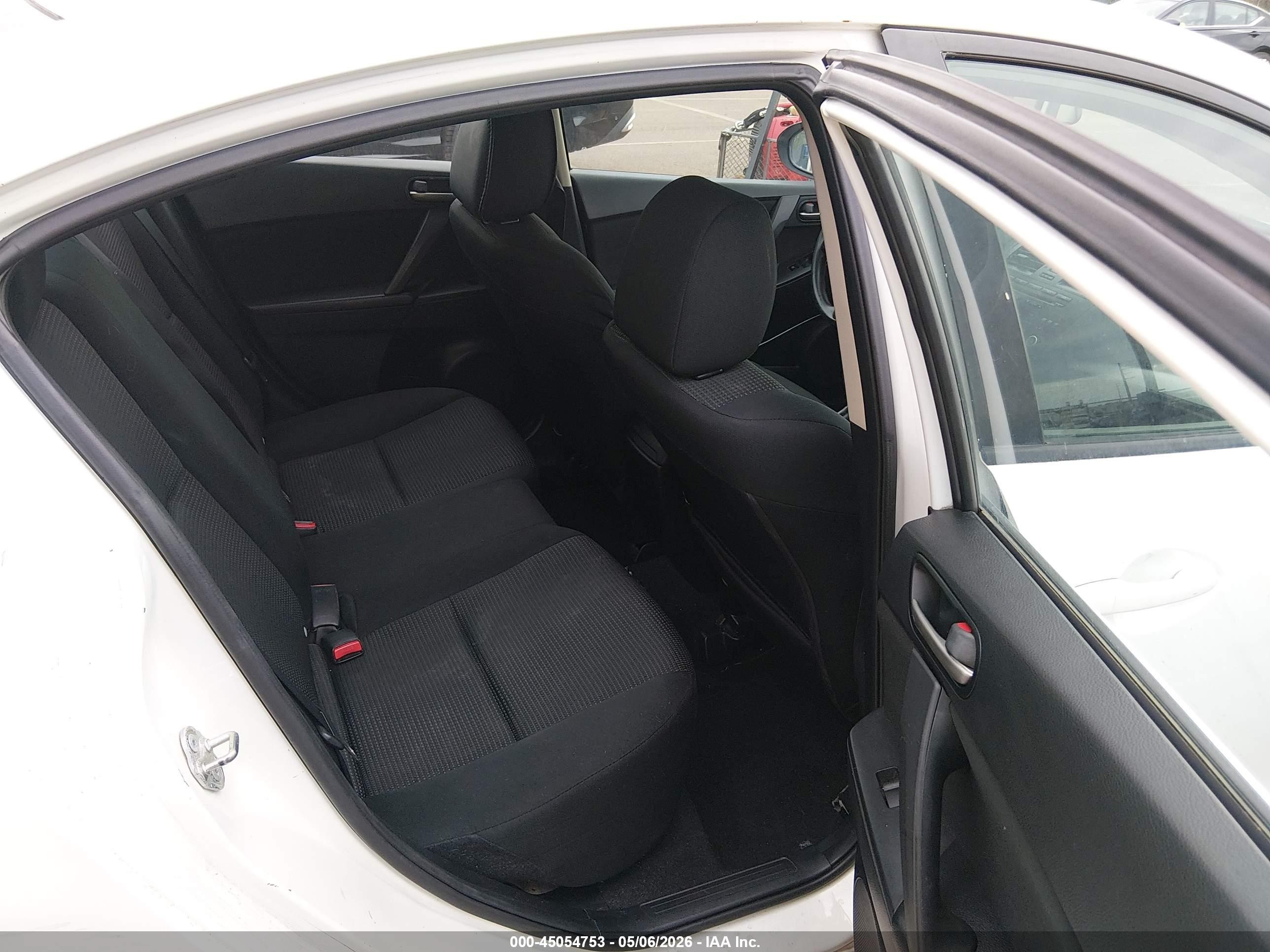 2013 Mazda Mazda3 I Sv Белый vin: JM1BL1TF9D1831244