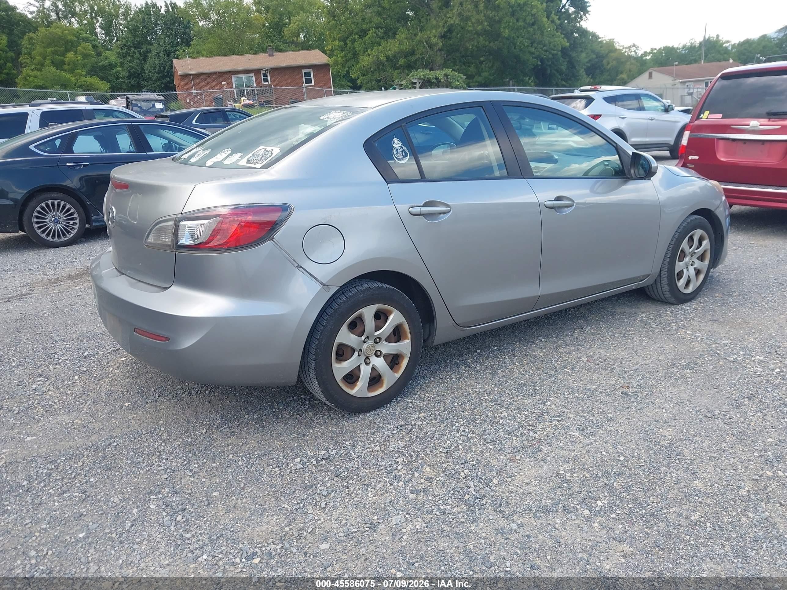 2013 Mazda Mazda3 I Sv Silver vin: JM1BL1TG0D1742039