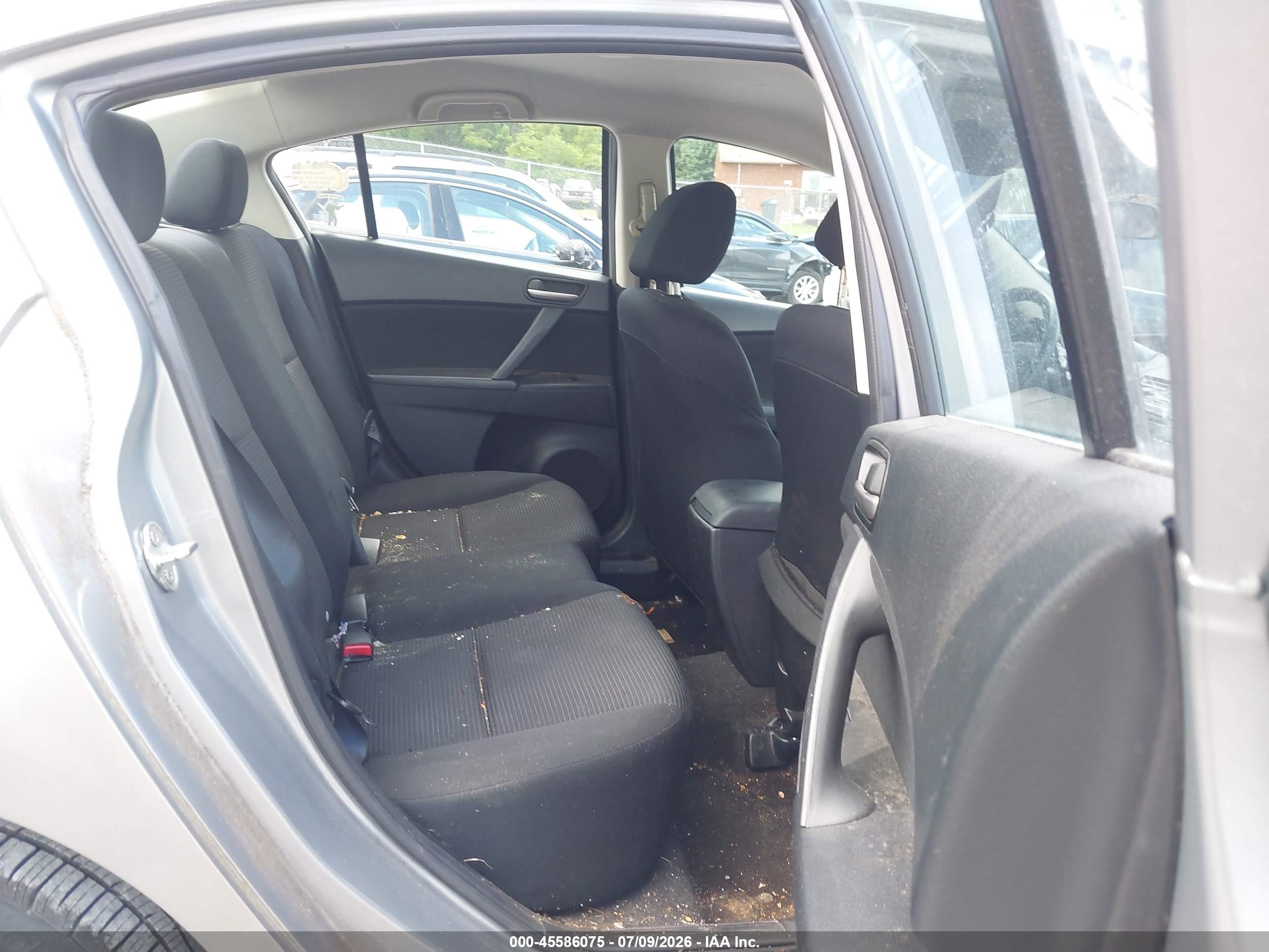 2013 Mazda Mazda3 I Sv Silver vin: JM1BL1TG0D1742039