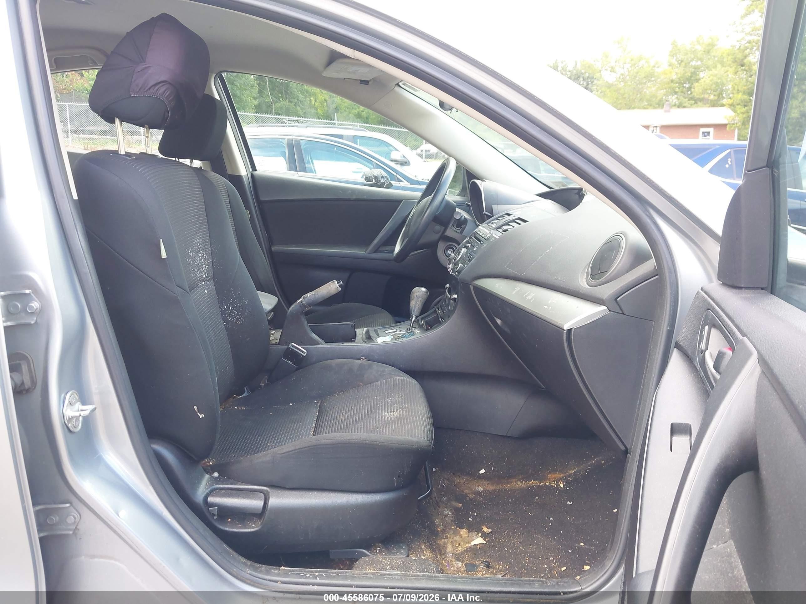 2013 Mazda Mazda3 I Sv Silver vin: JM1BL1TG0D1742039