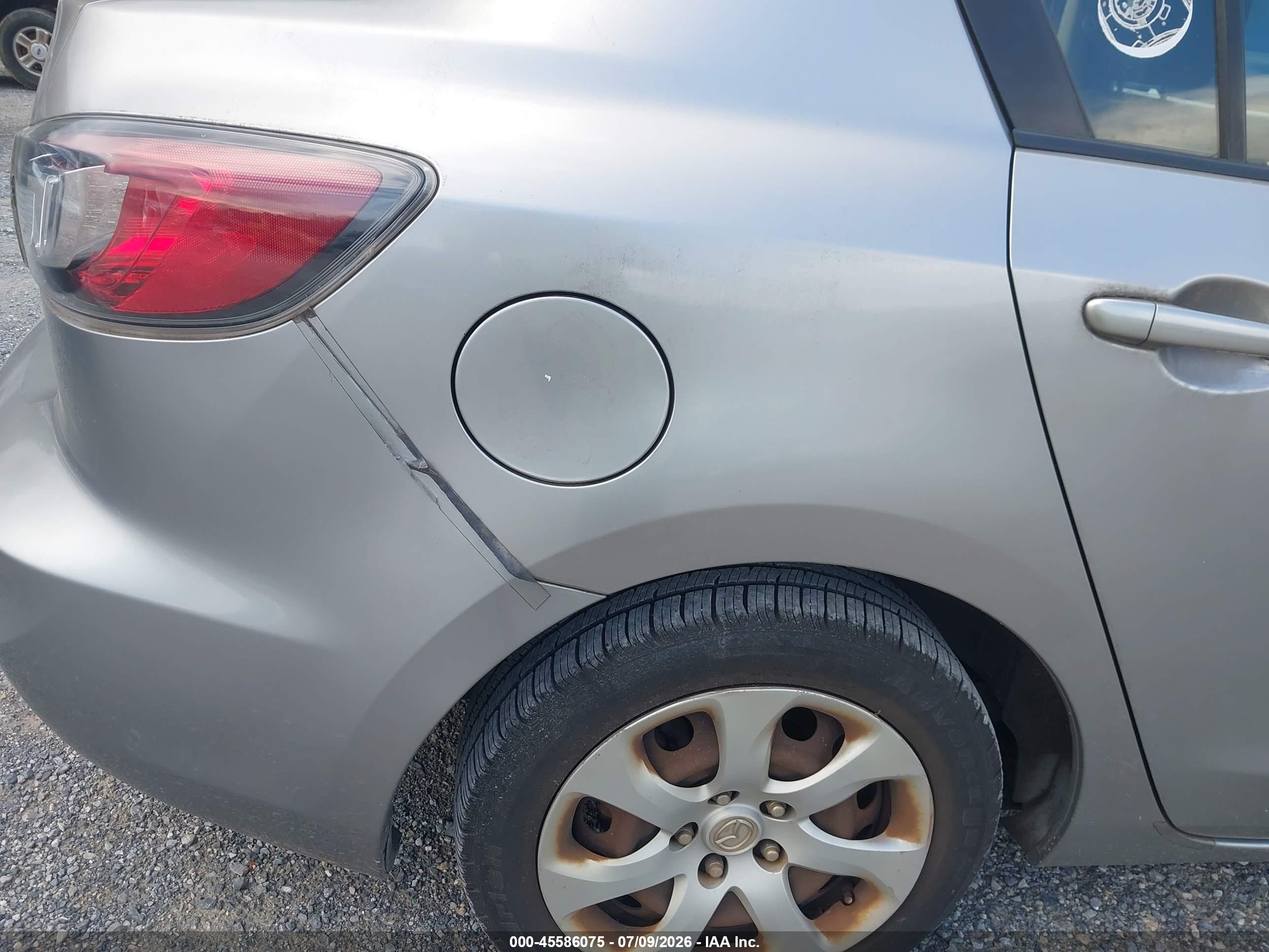 2013 Mazda Mazda3 I Sv Silver vin: JM1BL1TG0D1742039