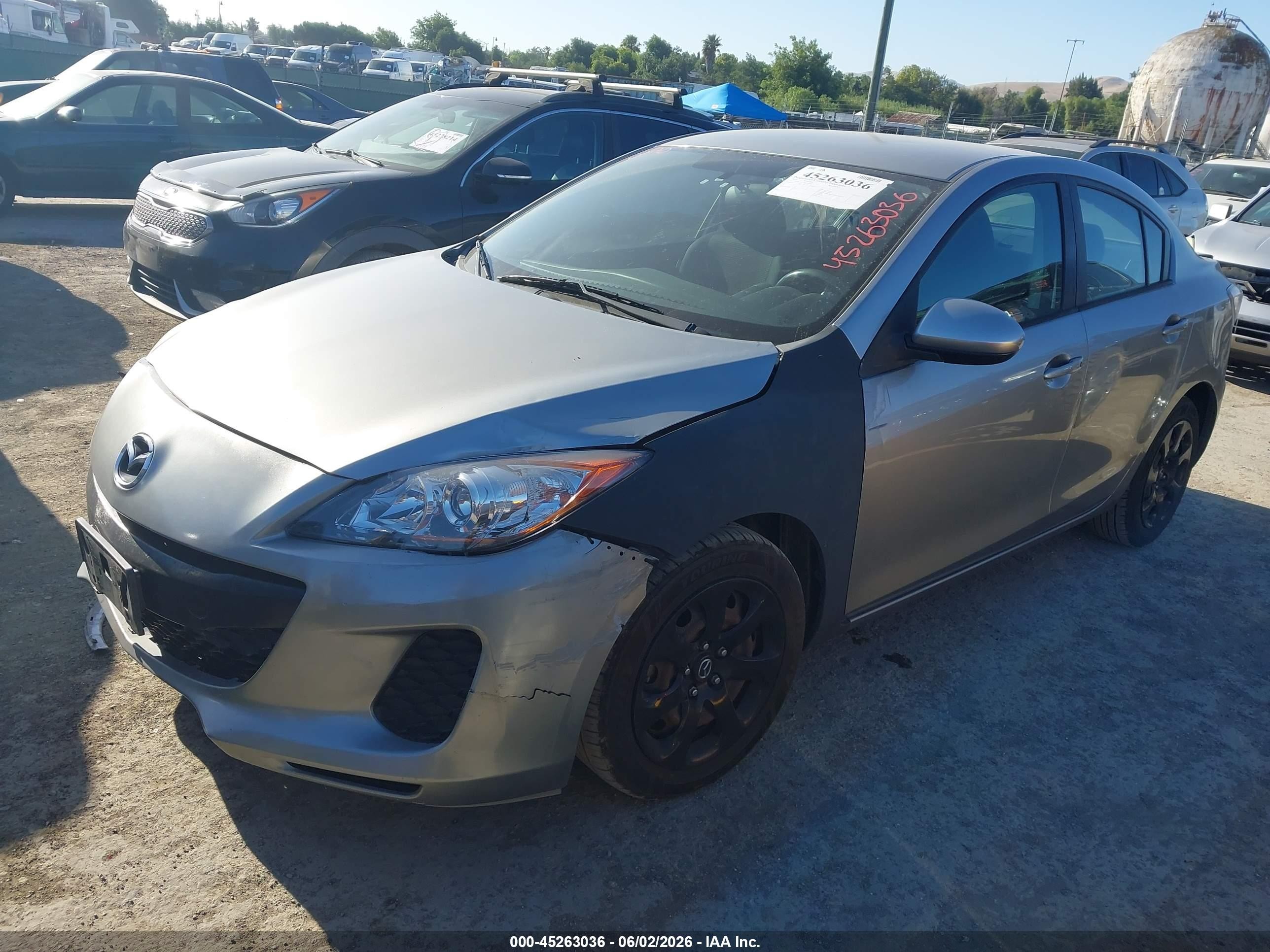2013 Mazda Mazda3 I Sv Gray vin: JM1BL1TG2D1777195