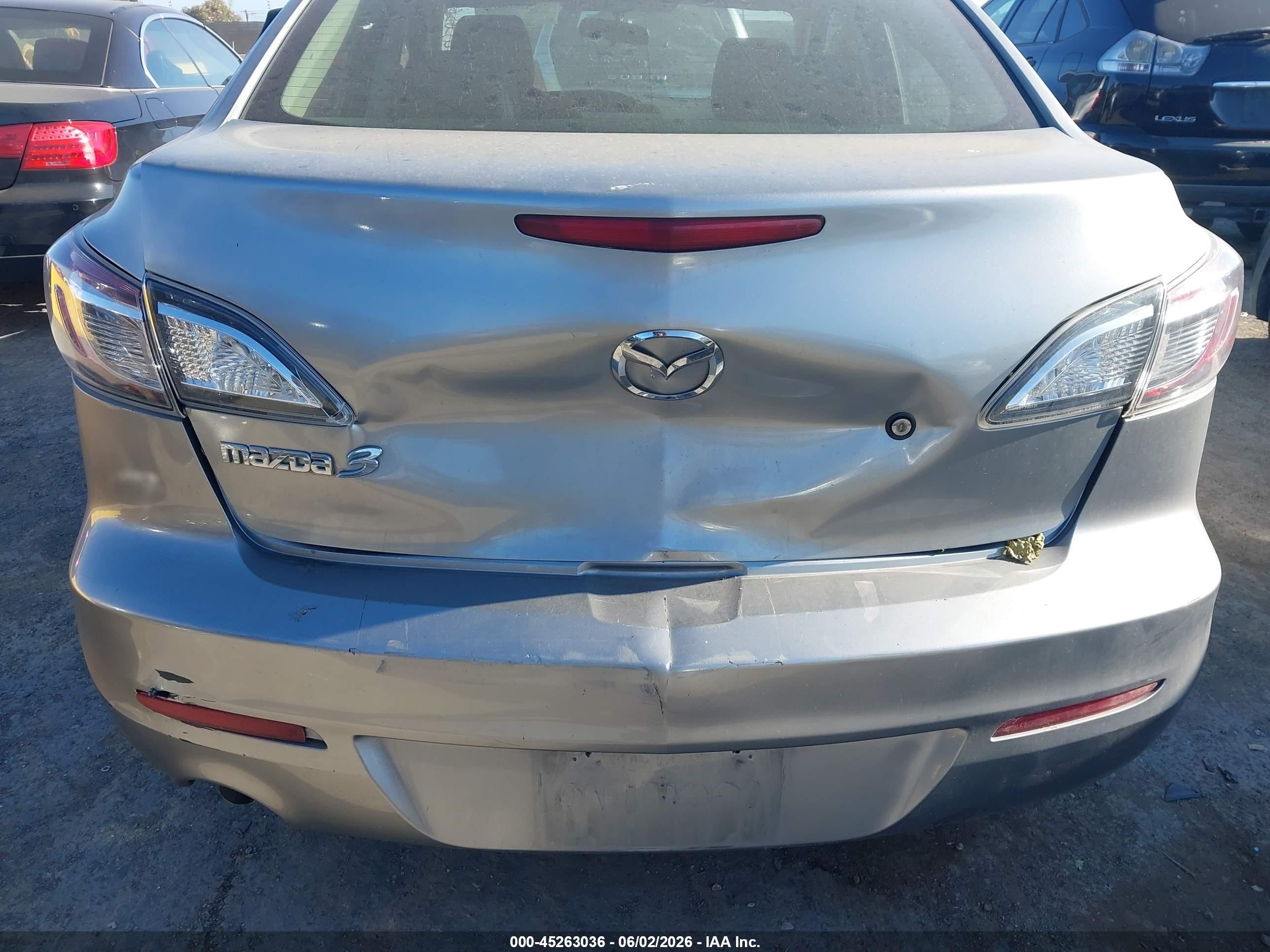 2013 Mazda Mazda3 I Sv Gray vin: JM1BL1TG2D1777195