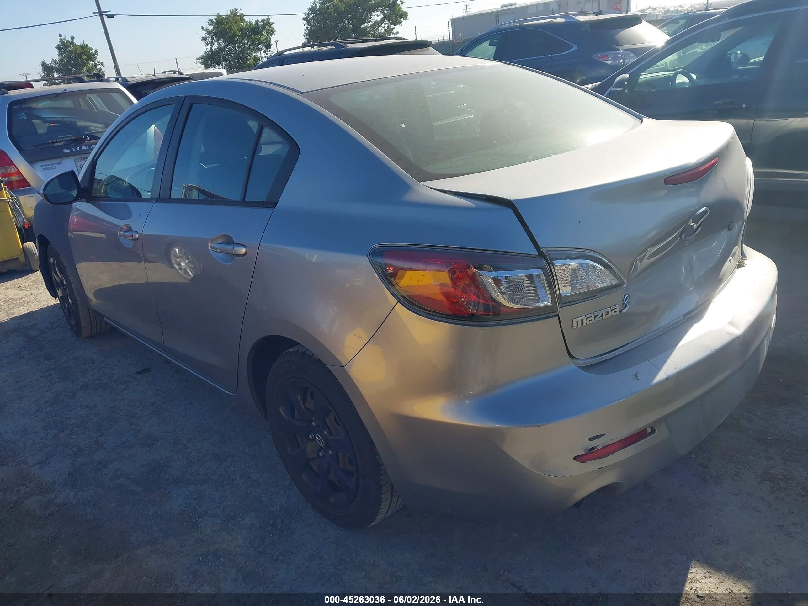 2013 Mazda Mazda3 I Sv Gray vin: JM1BL1TG2D1777195