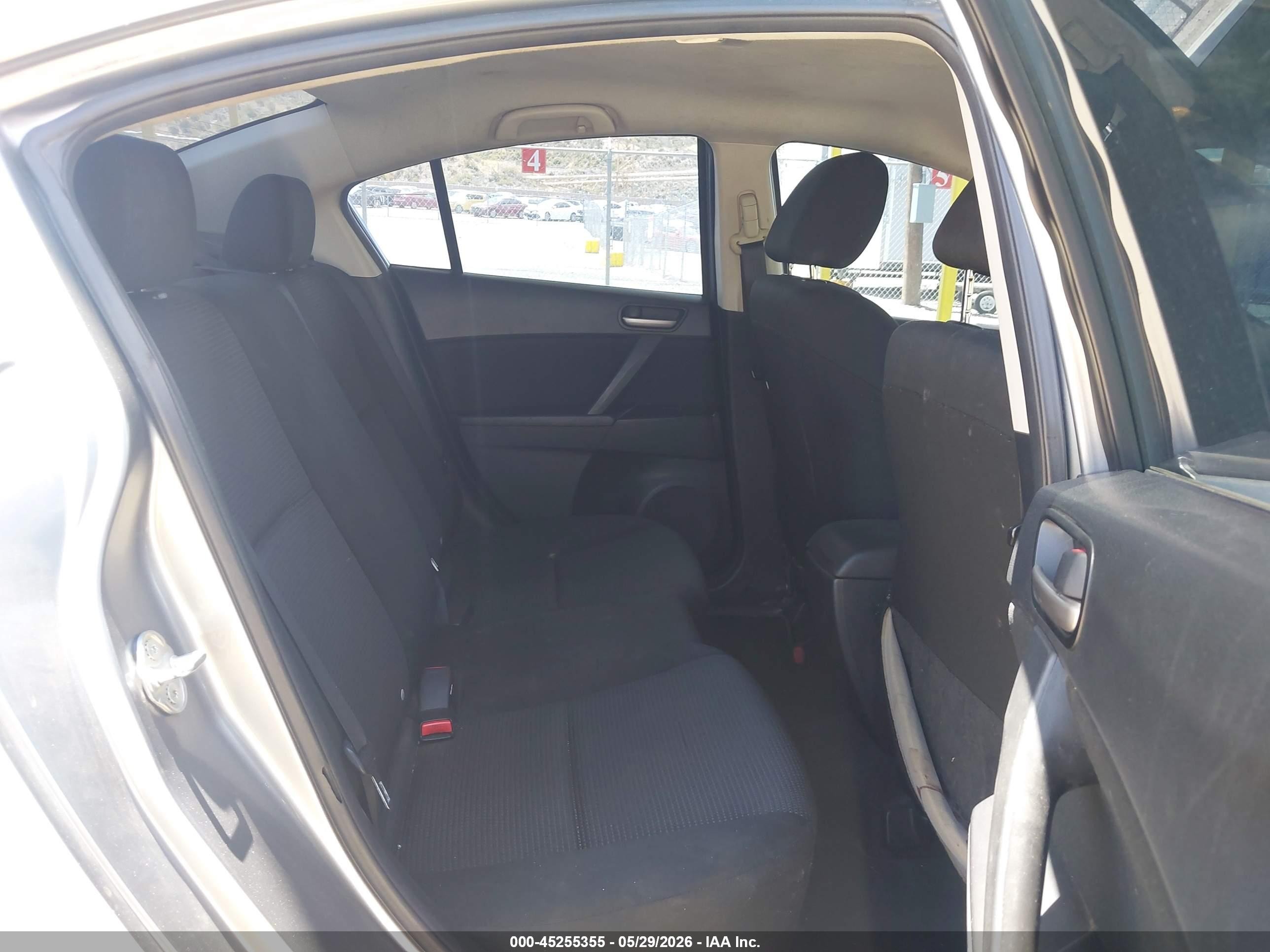 2013 Mazda Mazda3 I Sv Gray vin: JM1BL1TG3D1765802
