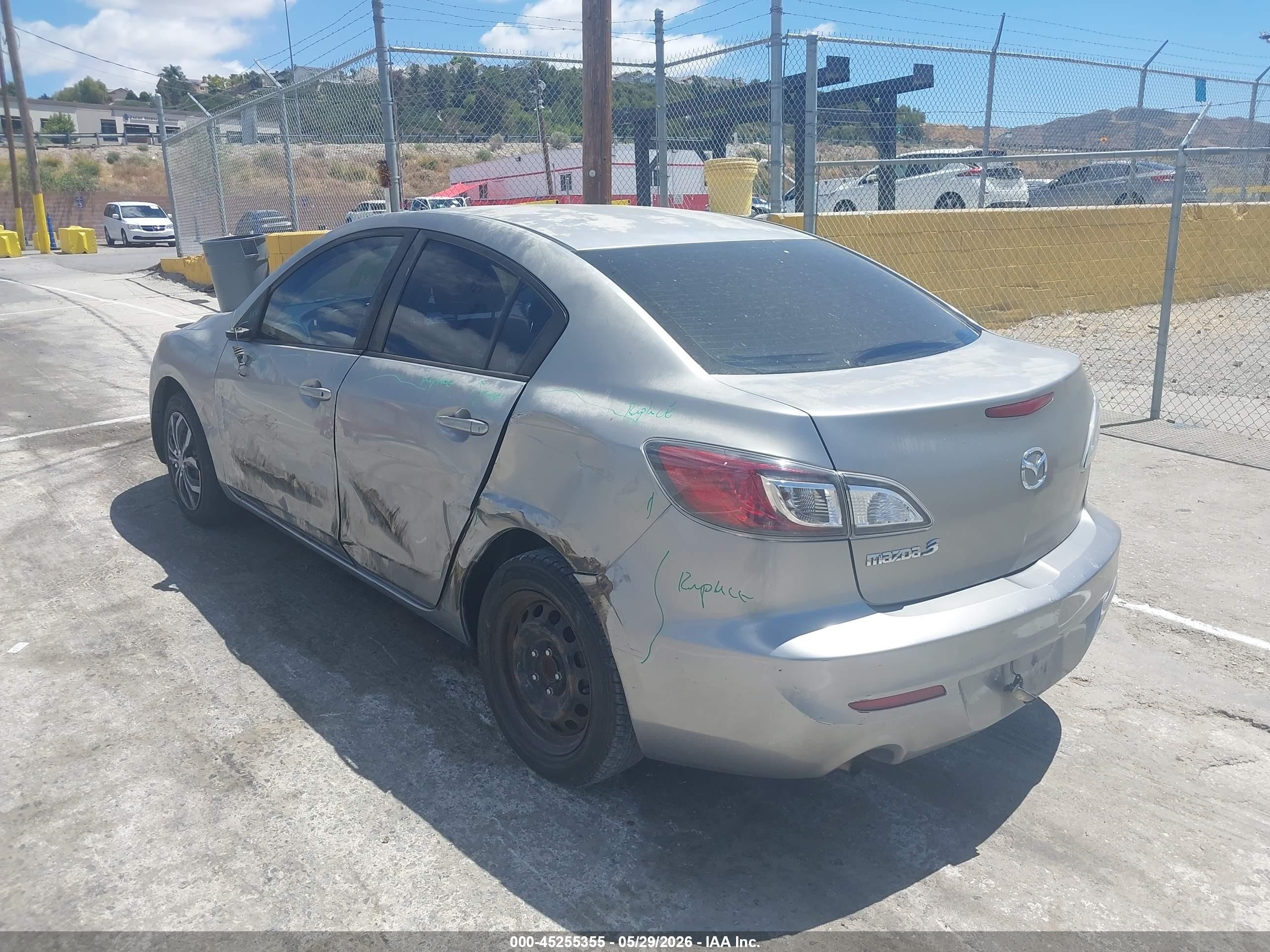 2013 Mazda Mazda3 I Sv Gray vin: JM1BL1TG3D1765802