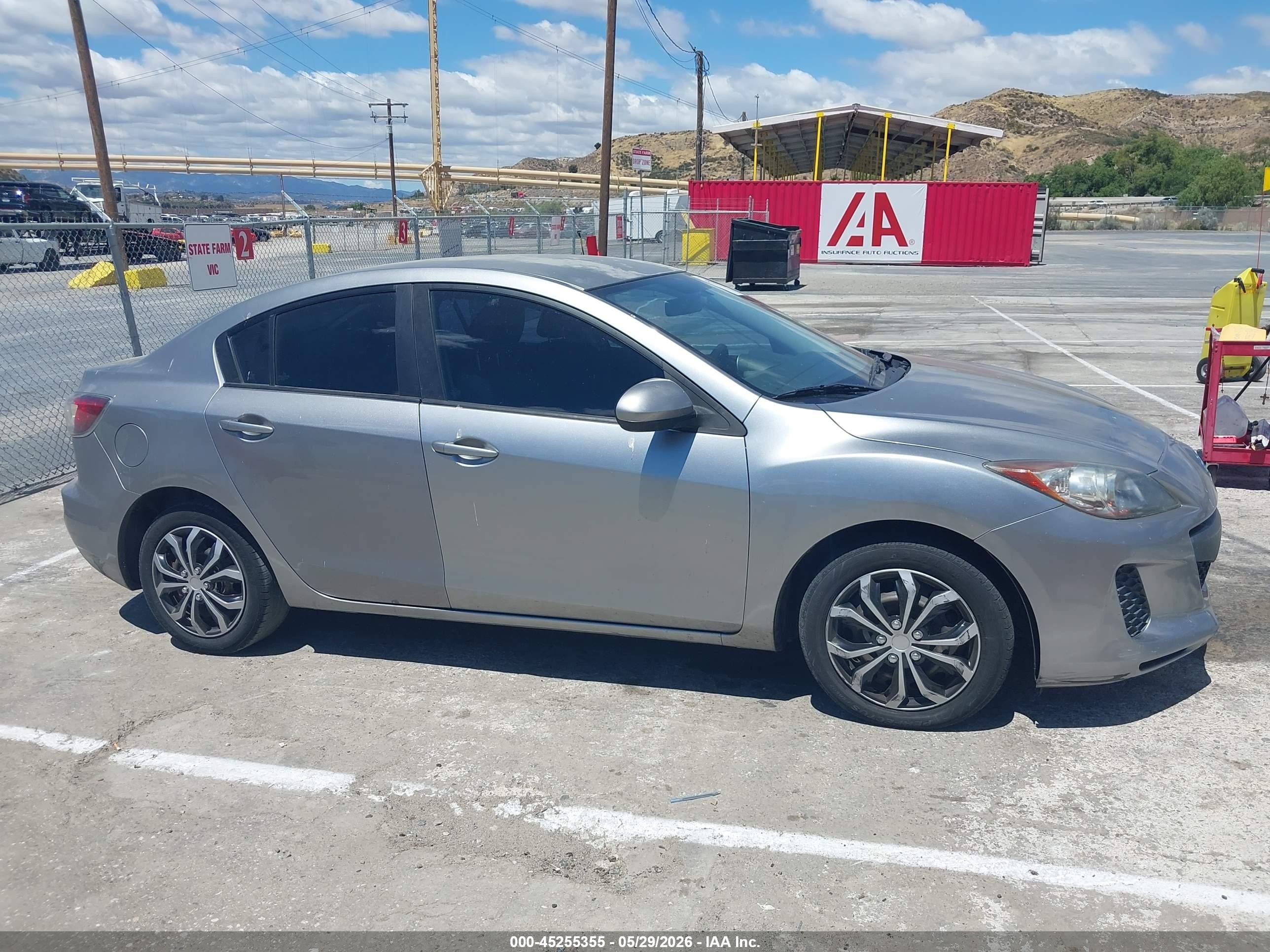2013 Mazda Mazda3 I Sv Gray vin: JM1BL1TG3D1765802