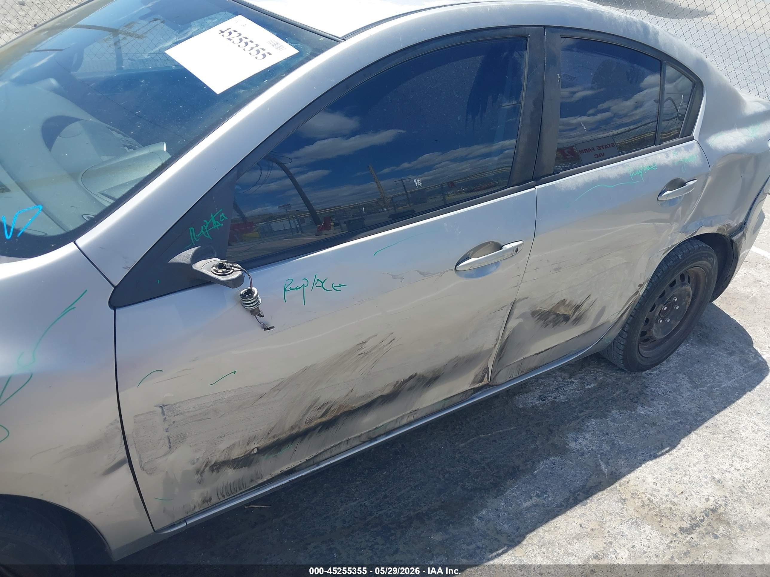2013 Mazda Mazda3 I Sv Gray vin: JM1BL1TG3D1765802