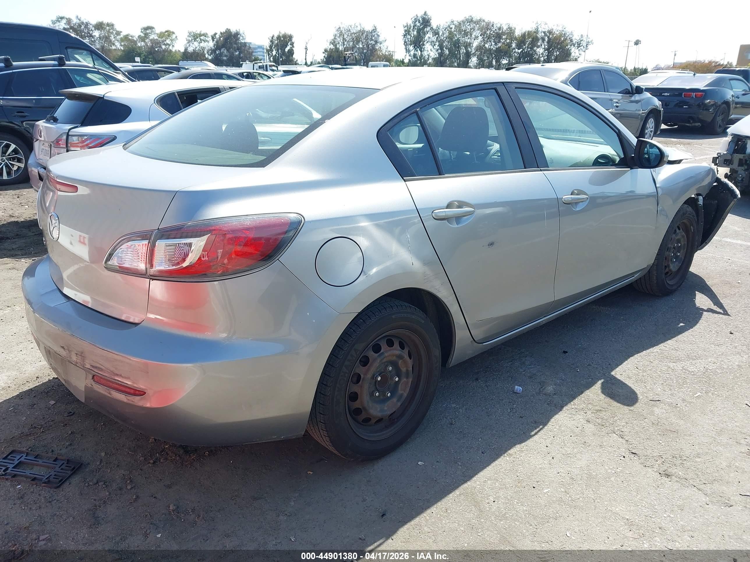 2013 Mazda Mazda3 I Sv Silver vin: JM1BL1TG4D1774718