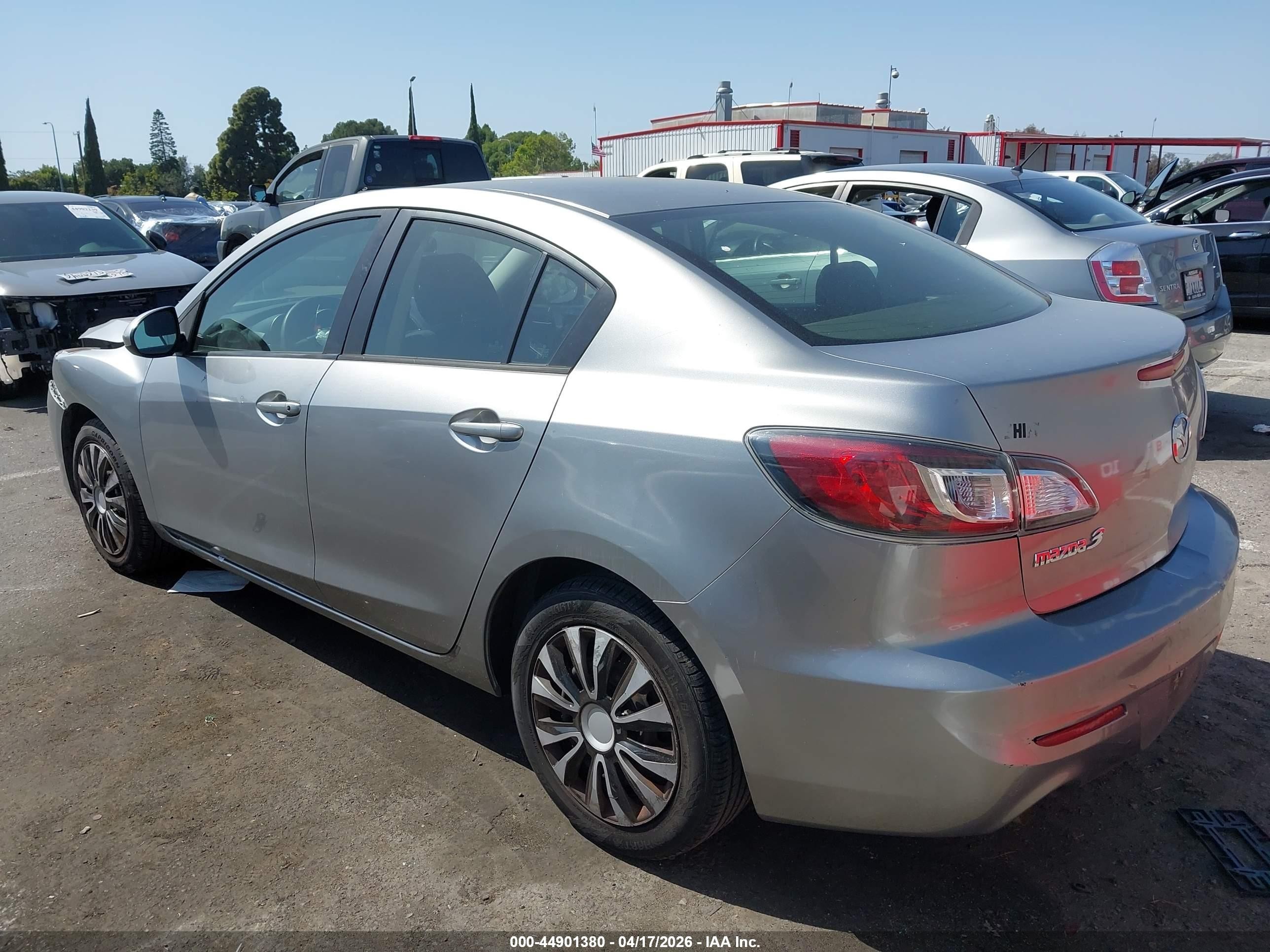 2013 Mazda Mazda3 I Sv Silver vin: JM1BL1TG4D1774718