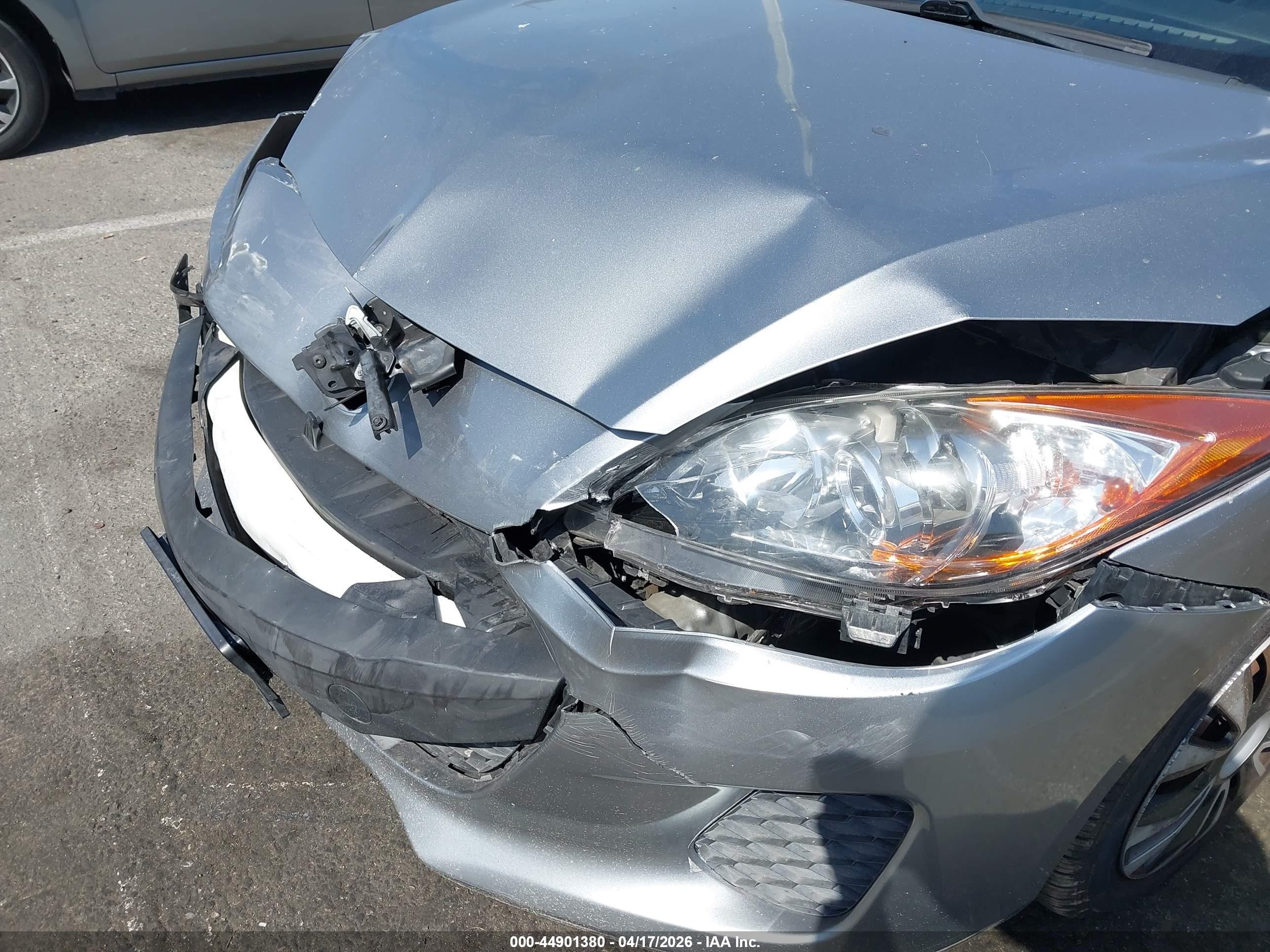 2013 Mazda Mazda3 I Sv Silver vin: JM1BL1TG4D1774718