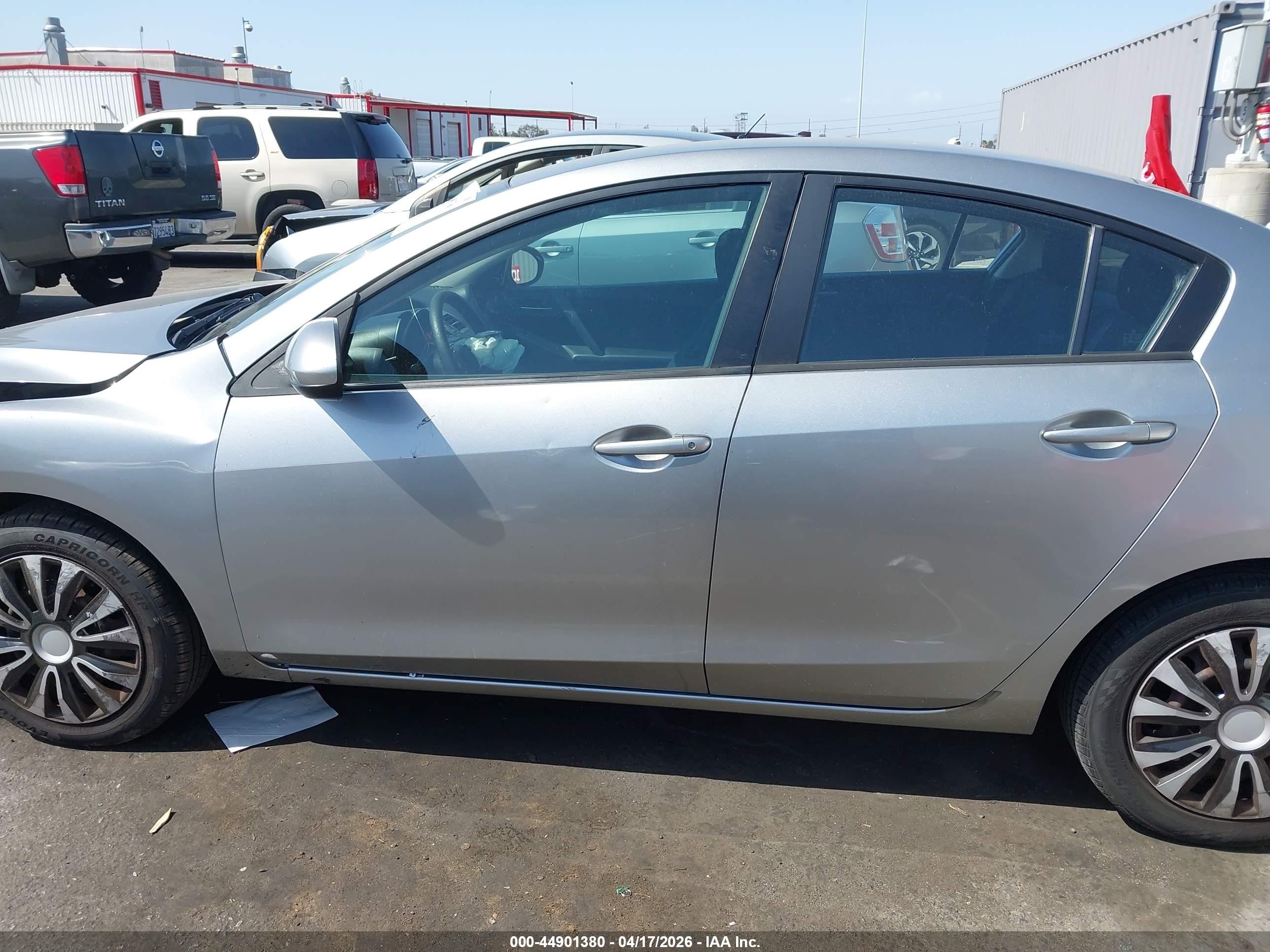 2013 Mazda Mazda3 I Sv Silver vin: JM1BL1TG4D1774718