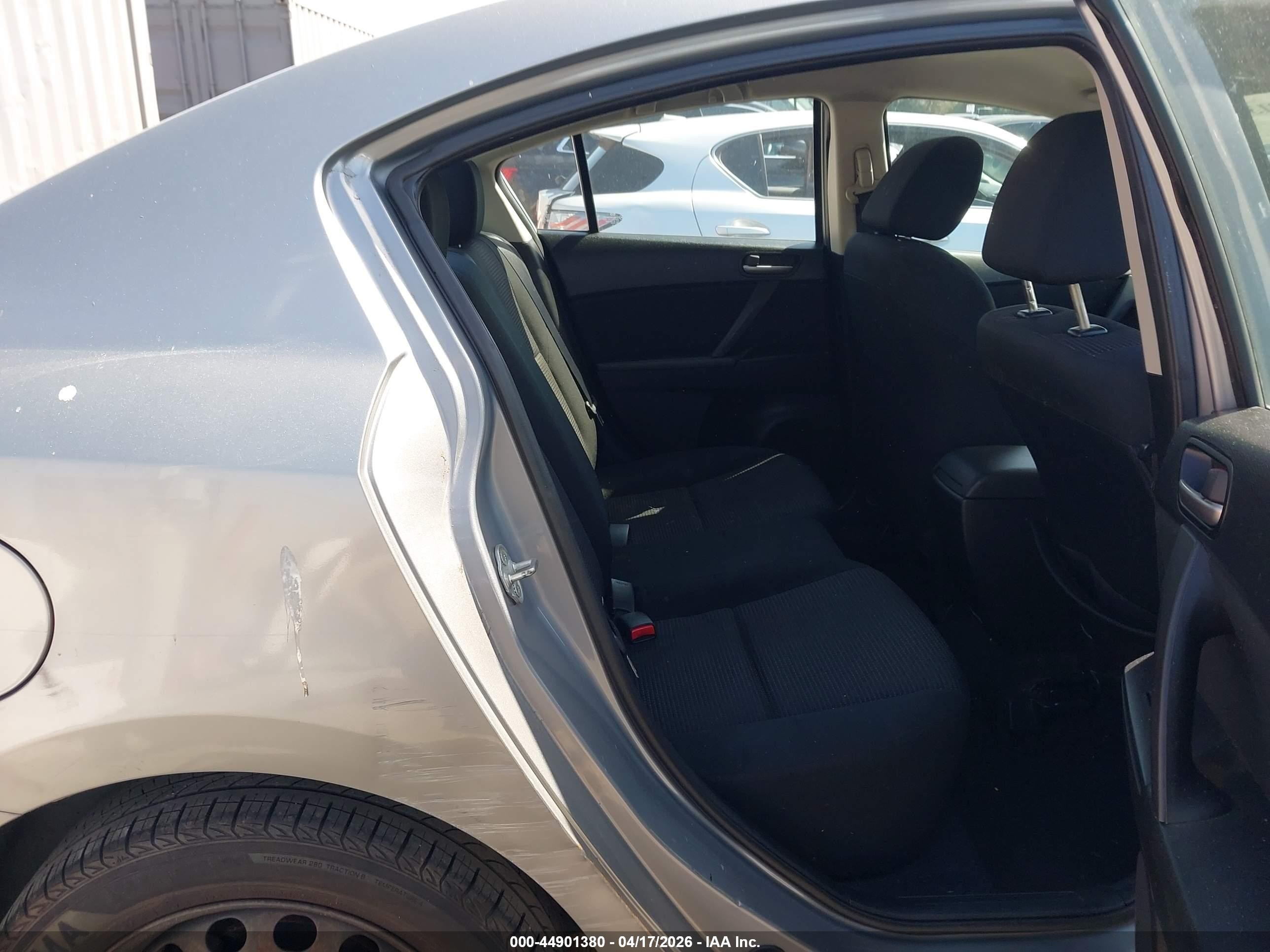 2013 Mazda Mazda3 I Sv Silver vin: JM1BL1TG4D1774718