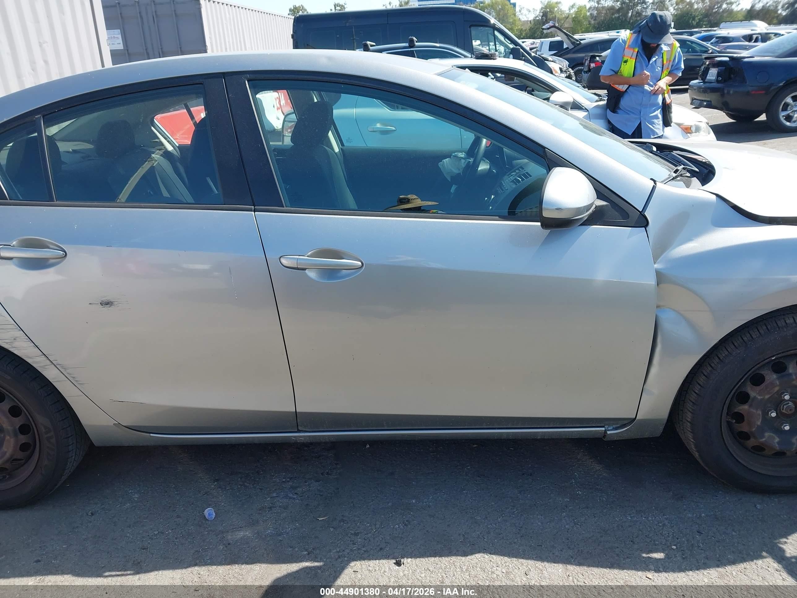 2013 Mazda Mazda3 I Sv Silver vin: JM1BL1TG4D1774718