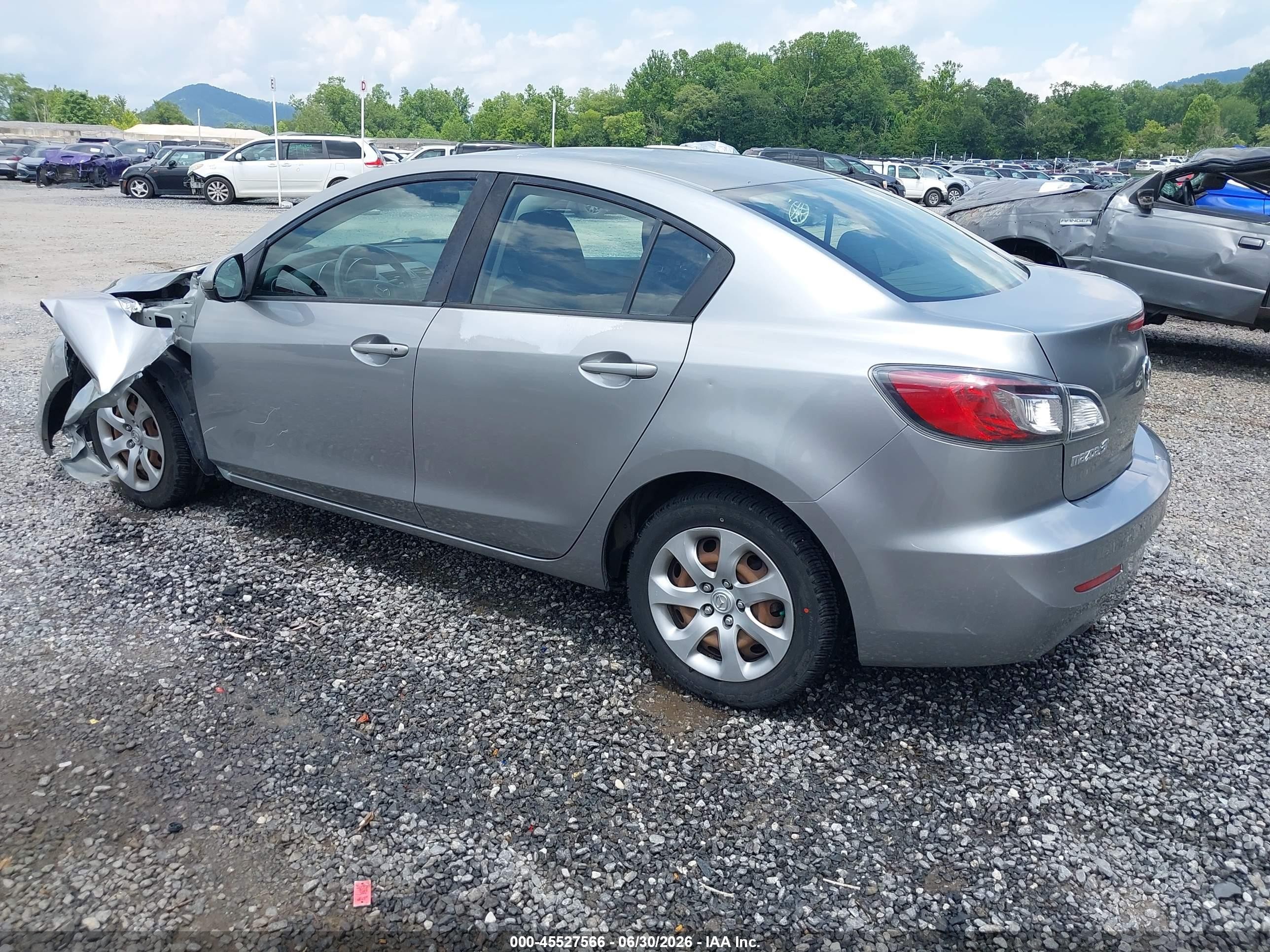 2013 Mazda Mazda3 I Sv Серебряный vin: JM1BL1TG4D1840443