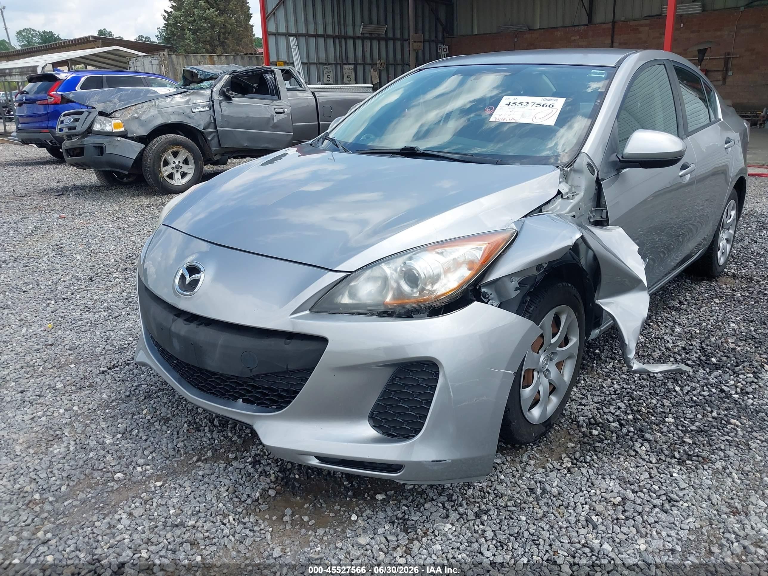 2013 Mazda Mazda3 I Sv Серебряный vin: JM1BL1TG4D1840443