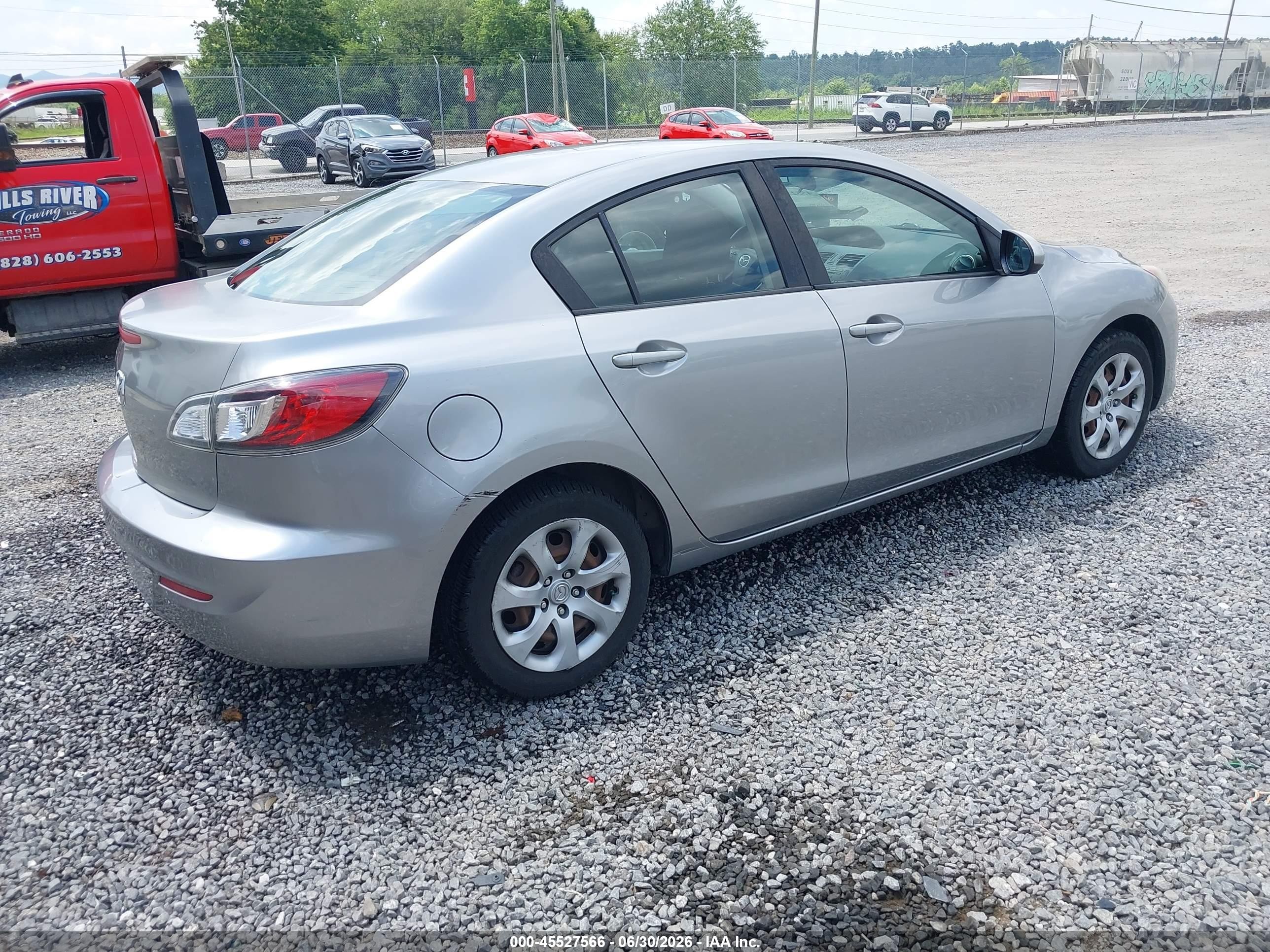 2013 Mazda Mazda3 I Sv Серебряный vin: JM1BL1TG4D1840443