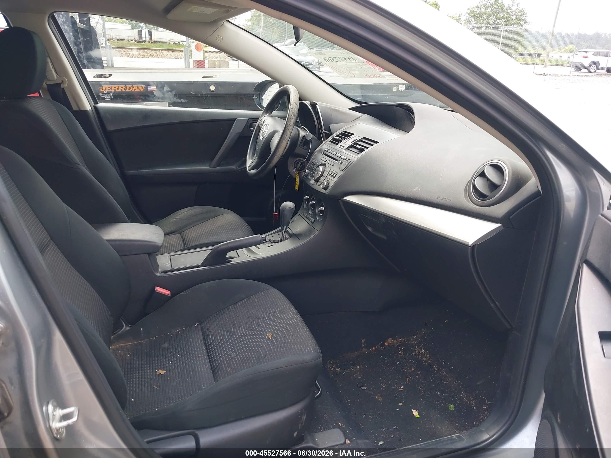 2013 Mazda Mazda3 I Sv Серебряный vin: JM1BL1TG4D1840443