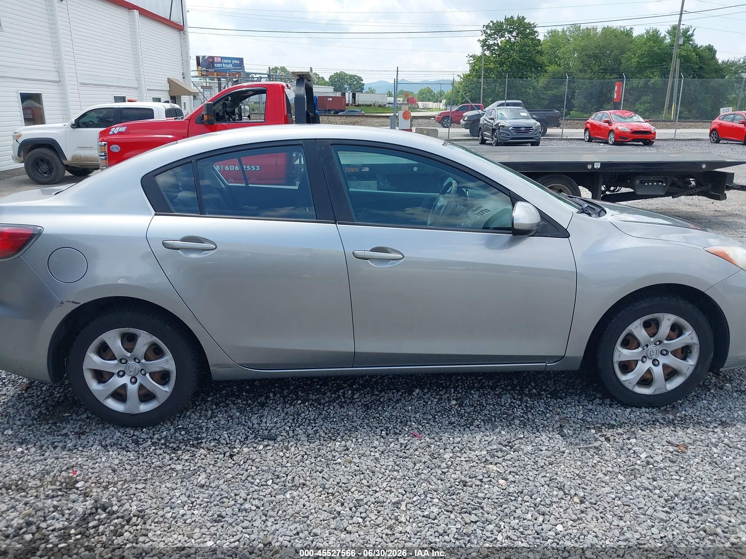 2013 Mazda Mazda3 I Sv Серебряный vin: JM1BL1TG4D1840443