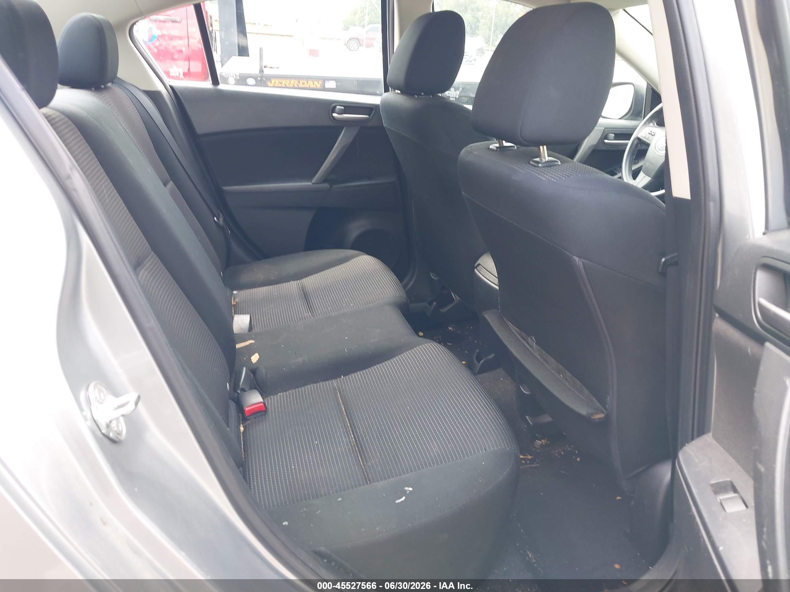 2013 Mazda Mazda3 I Sv Серебряный vin: JM1BL1TG4D1840443