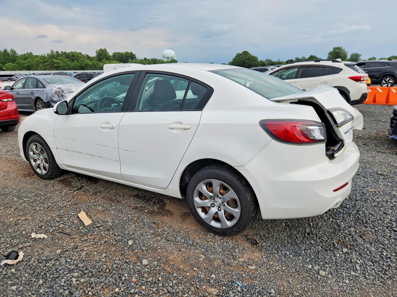 2013 Mazda 3 I Белый vin: JM1BL1TG4D1845805