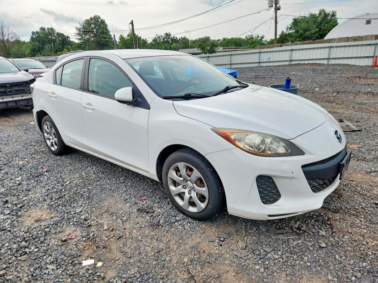 2013 Mazda 3 I Белый vin: JM1BL1TG4D1845805