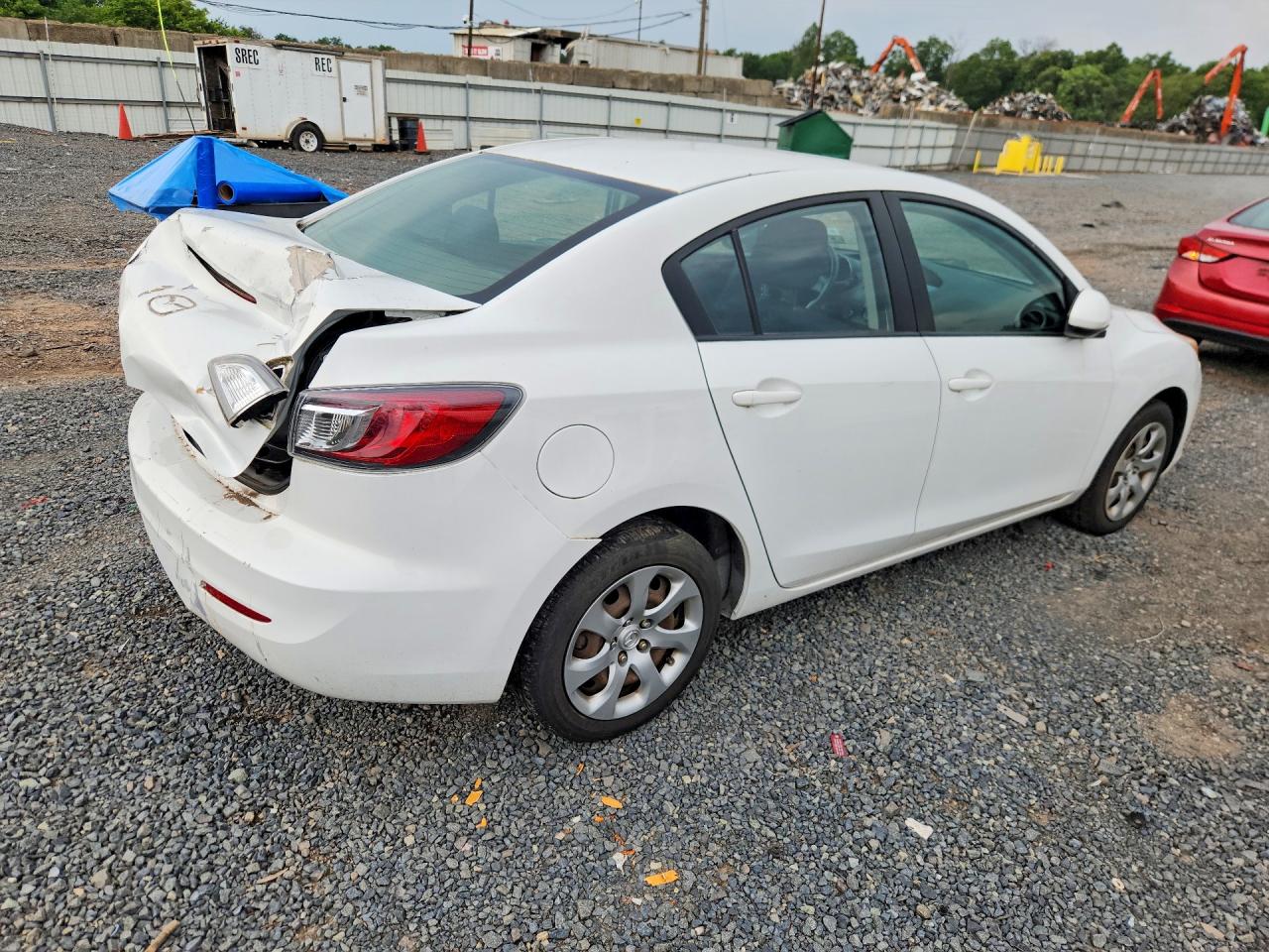 2013 Mazda 3 I Белый vin: JM1BL1TG4D1845805