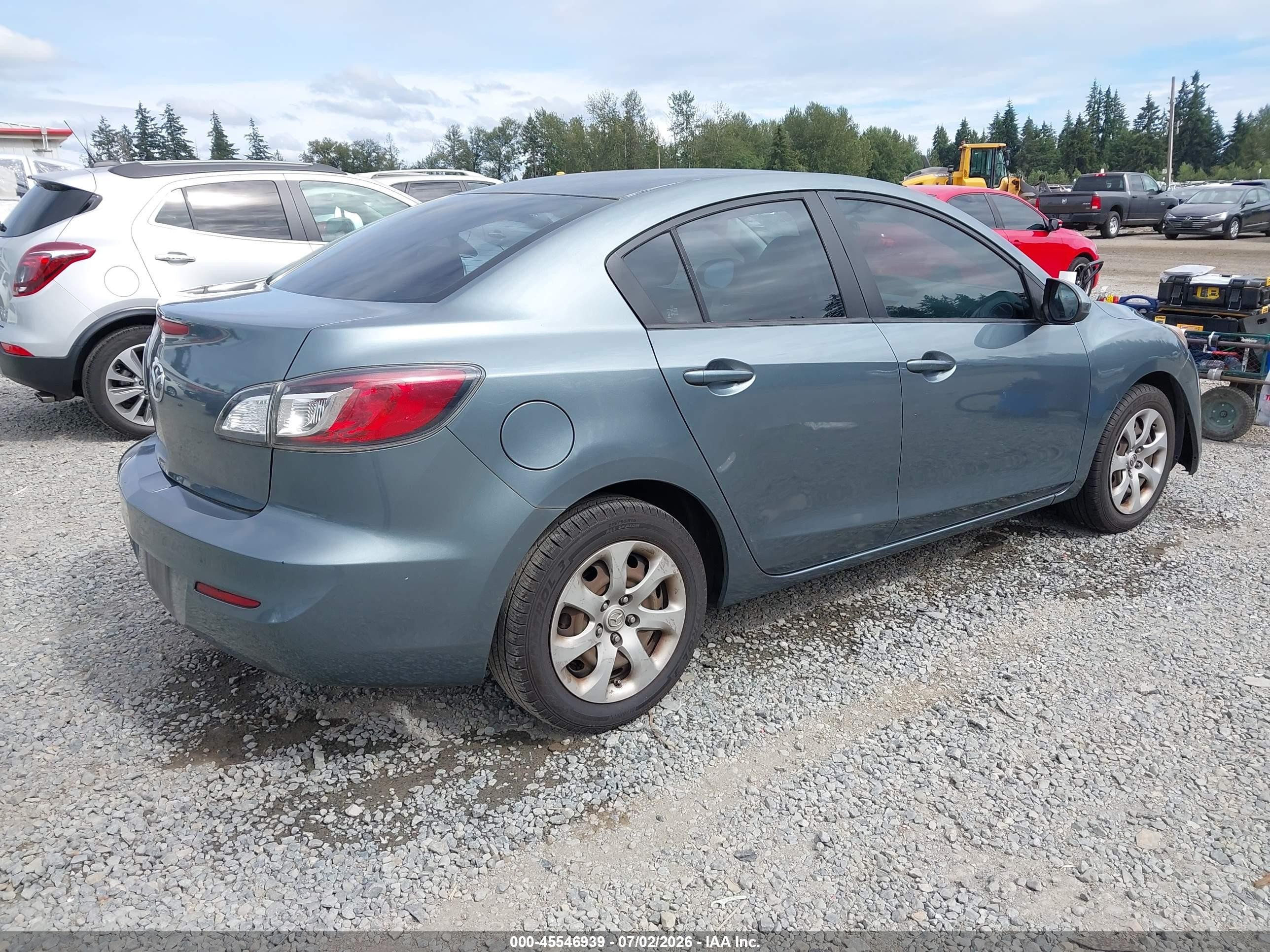 2013 Mazda Mazda3 I Sv Зеленый vin: JM1BL1TG5D1770368
