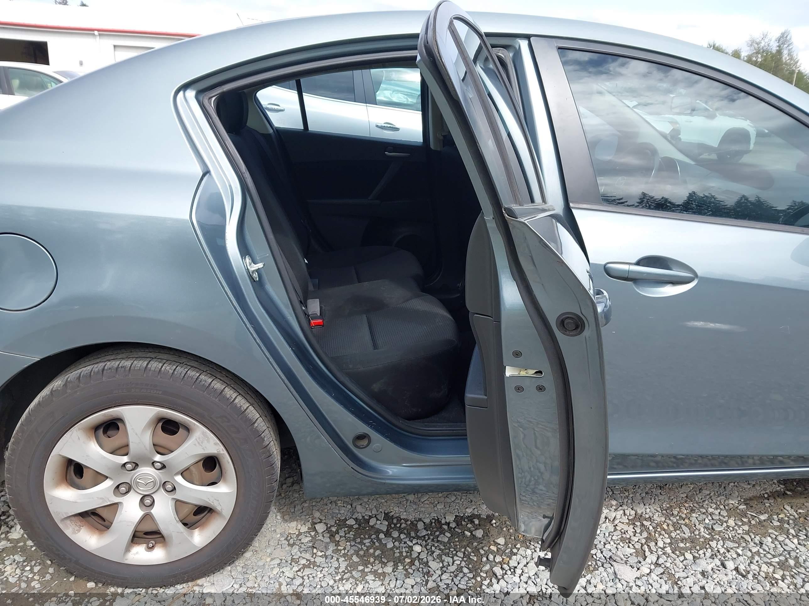 2013 Mazda Mazda3 I Sv Зеленый vin: JM1BL1TG5D1770368