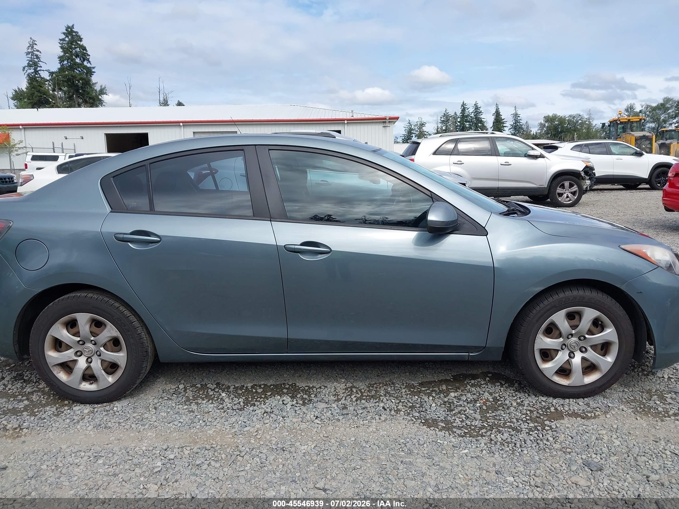 2013 Mazda Mazda3 I Sv Зеленый vin: JM1BL1TG5D1770368