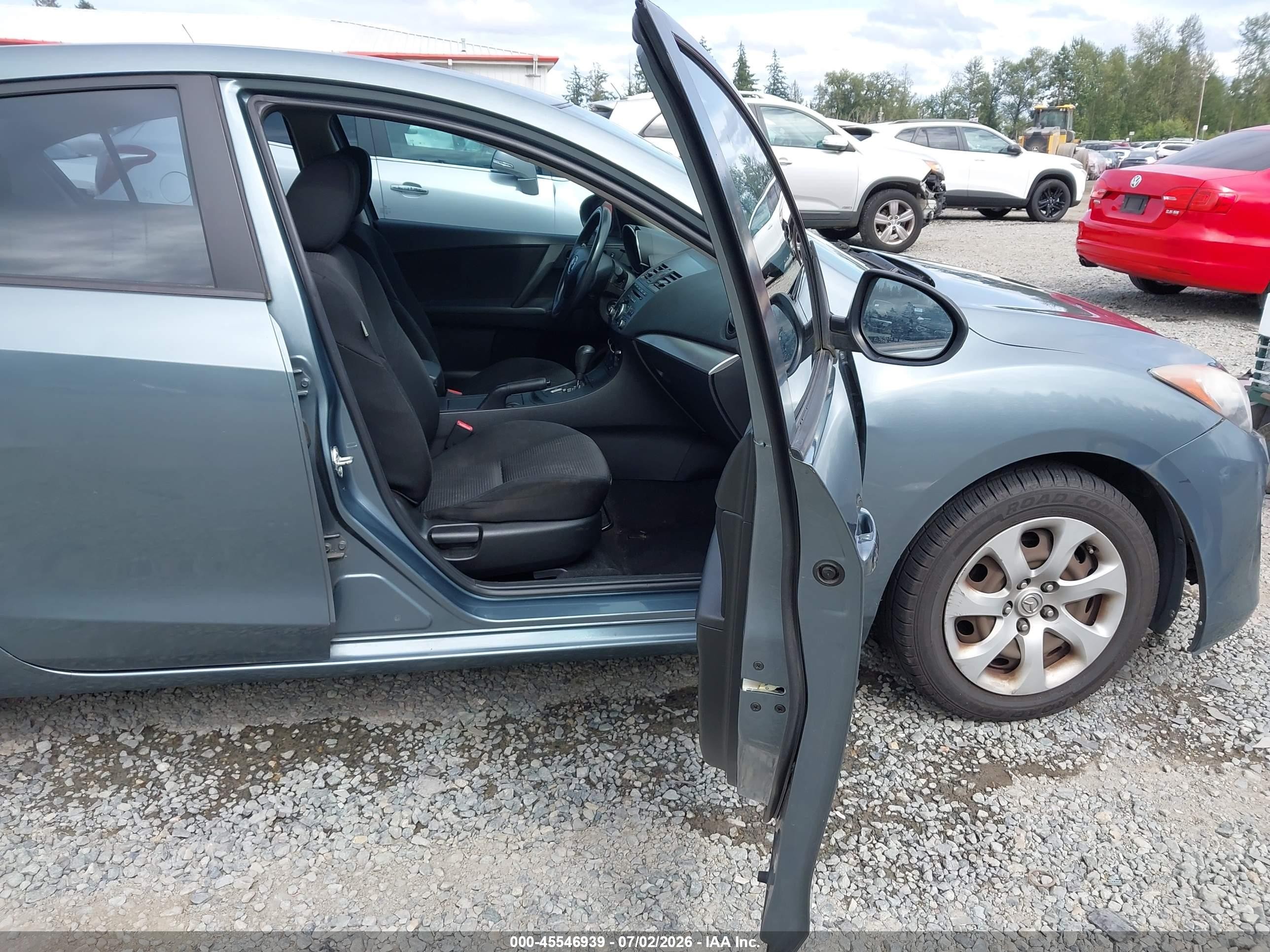 2013 Mazda Mazda3 I Sv Зеленый vin: JM1BL1TG5D1770368