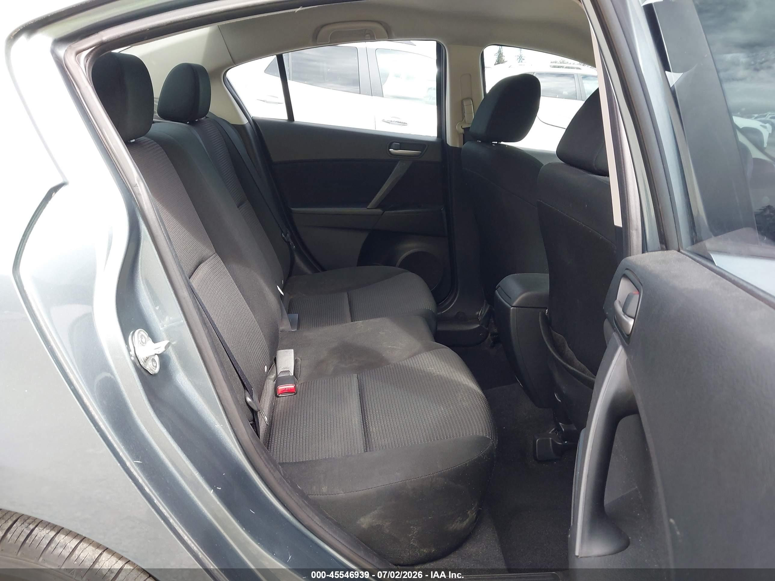 2013 Mazda Mazda3 I Sv Зеленый vin: JM1BL1TG5D1770368