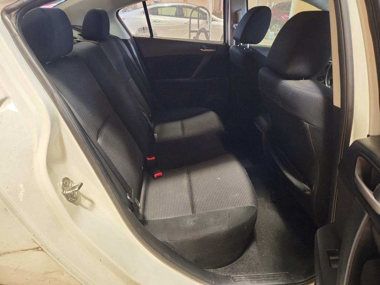 2013 Mazda Mazda 3 White vin: JM1BL1TG6D1810215