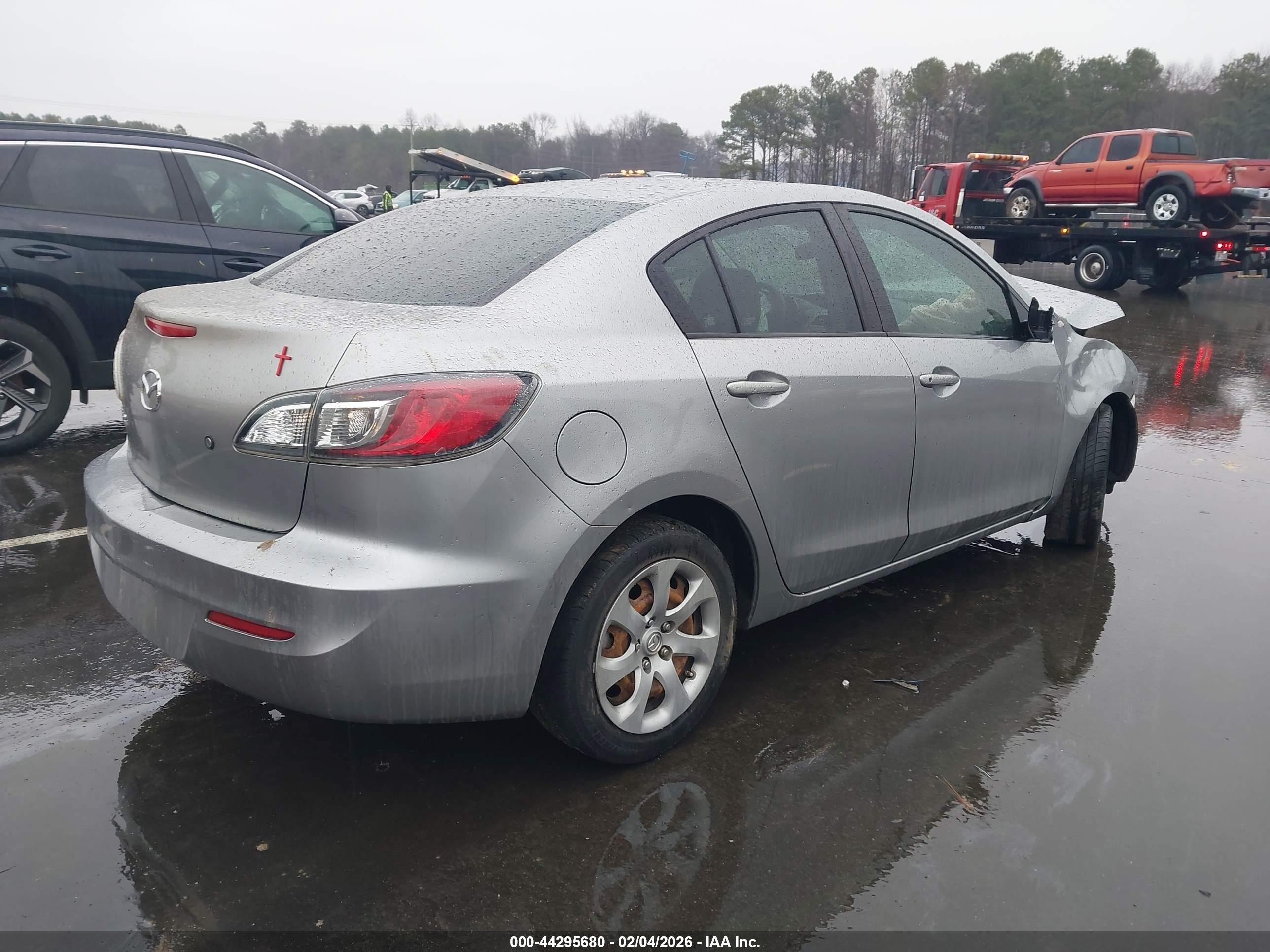 2013 Mazda Mazda3 I Sv Silver vin: JM1BL1TG6D1821750
