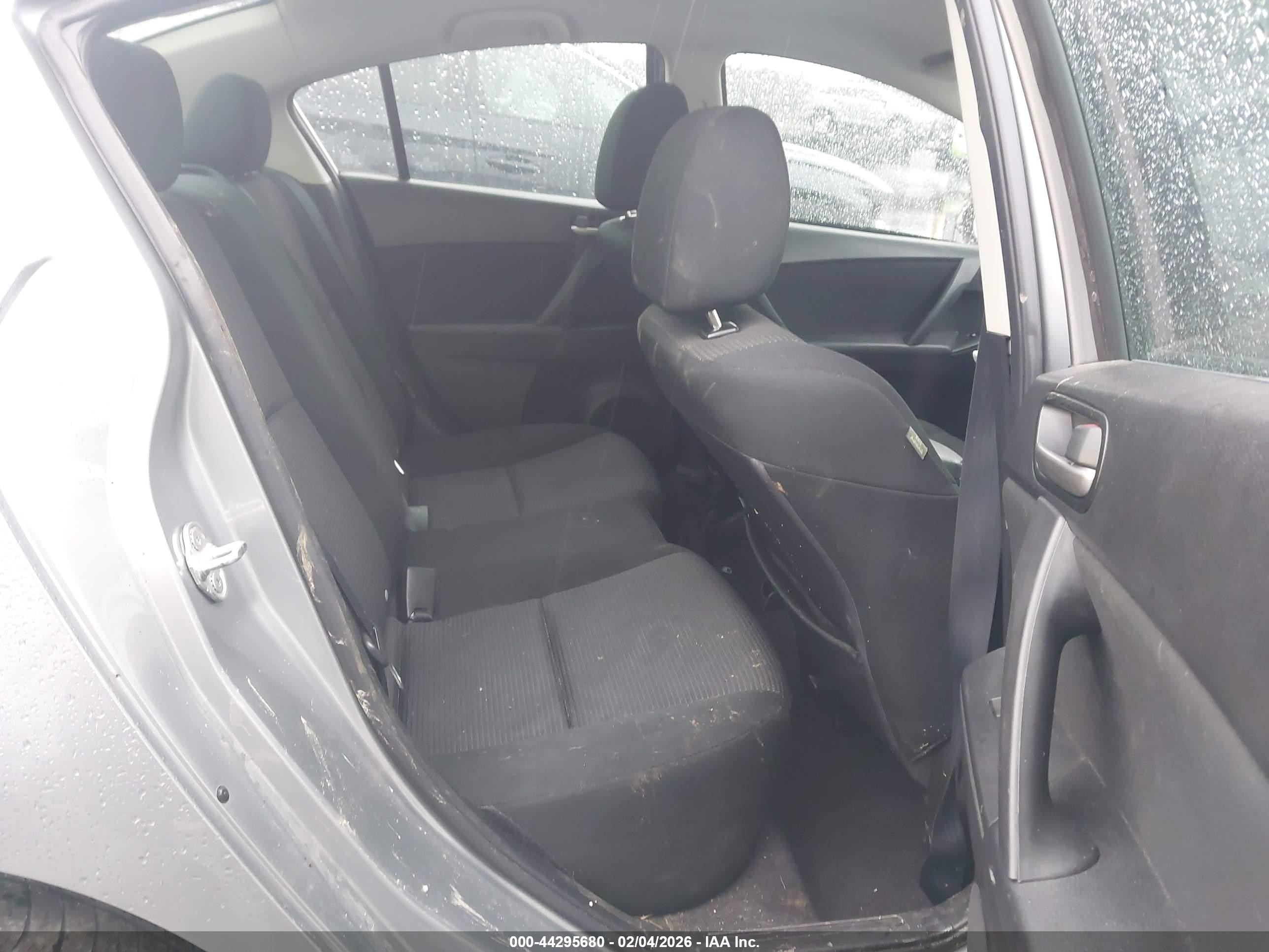 2013 Mazda Mazda3 I Sv Silver vin: JM1BL1TG6D1821750