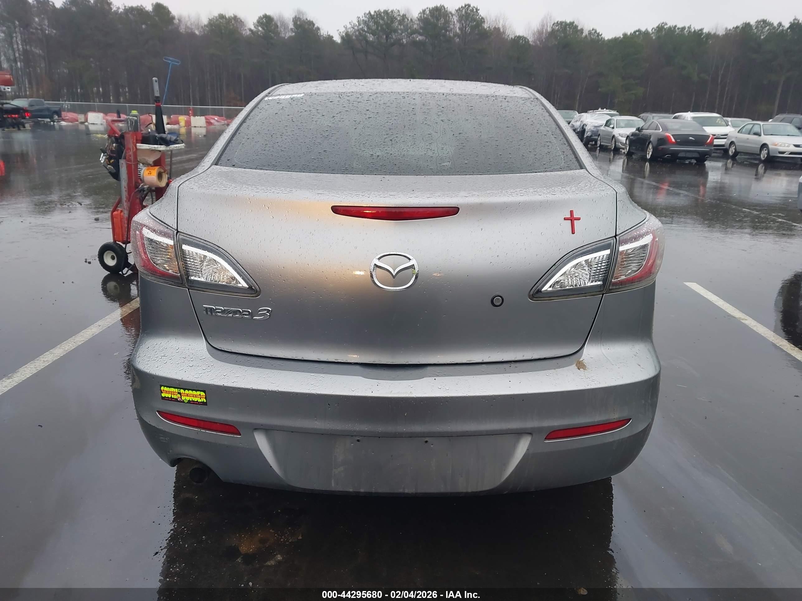 2013 Mazda Mazda3 I Sv Silver vin: JM1BL1TG6D1821750