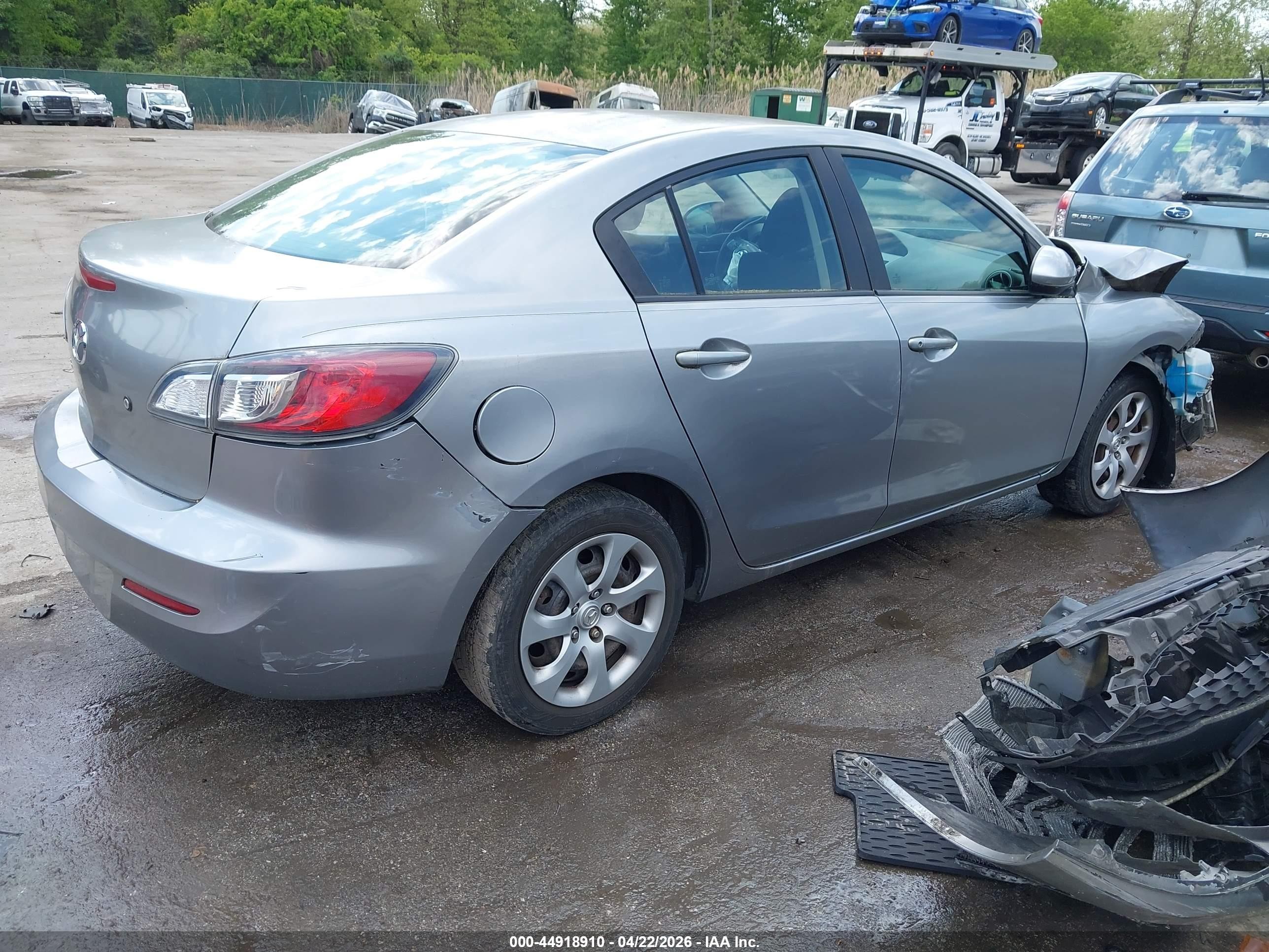 2013 Mazda Mazda3 I Sv Gray vin: JM1BL1TG8D1724386
