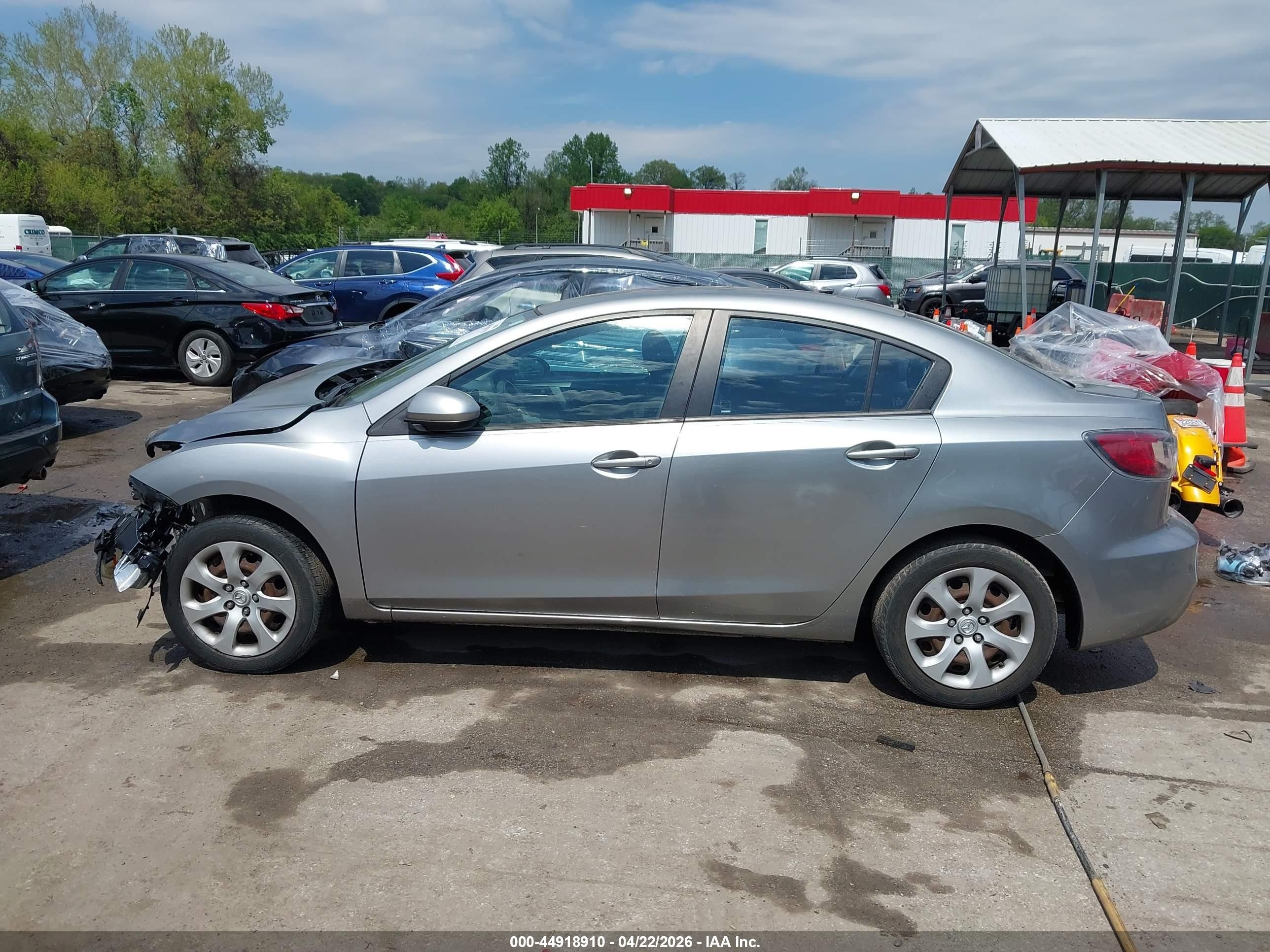 2013 Mazda Mazda3 I Sv Gray vin: JM1BL1TG8D1724386