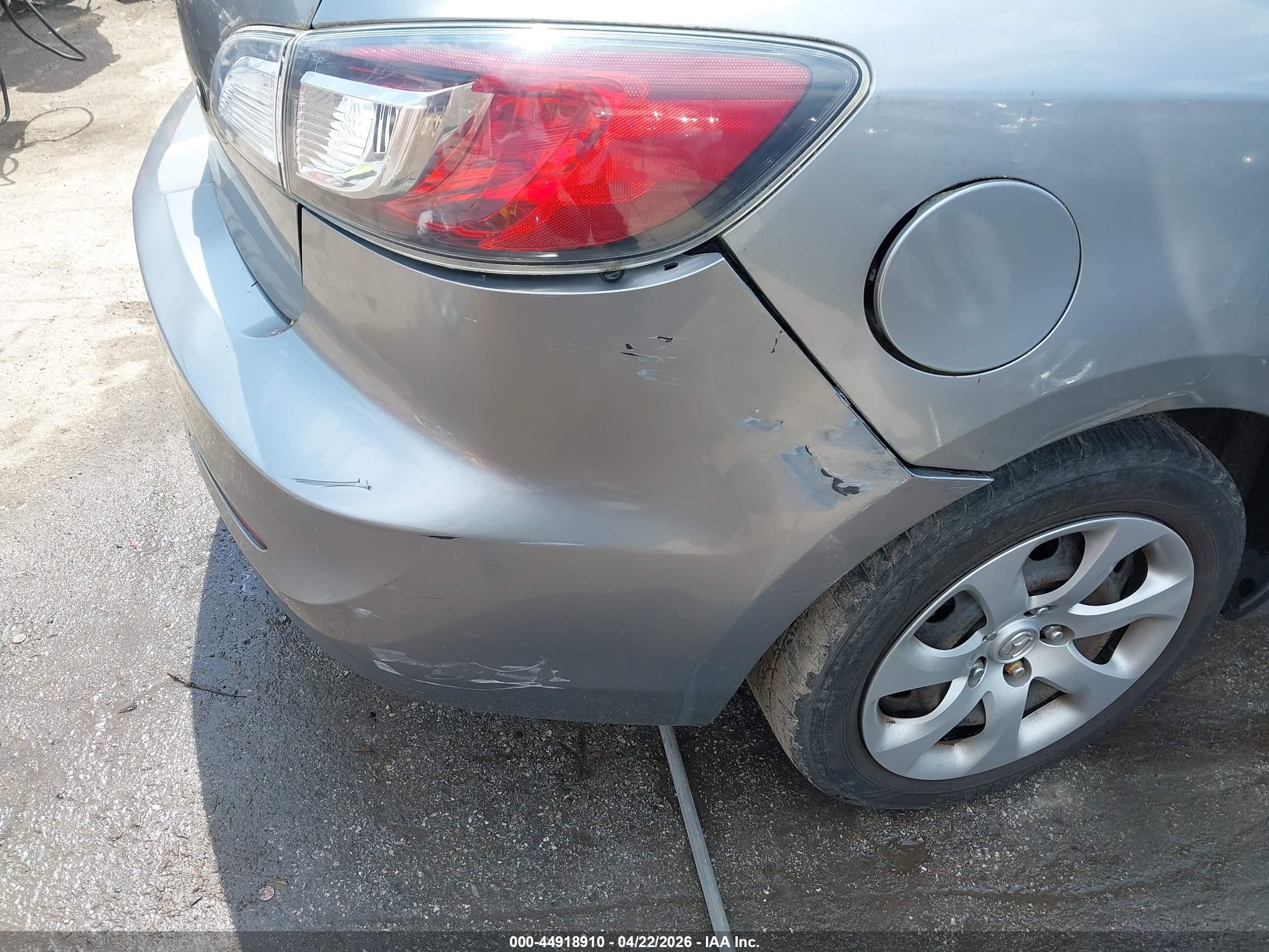 2013 Mazda Mazda3 I Sv Gray vin: JM1BL1TG8D1724386