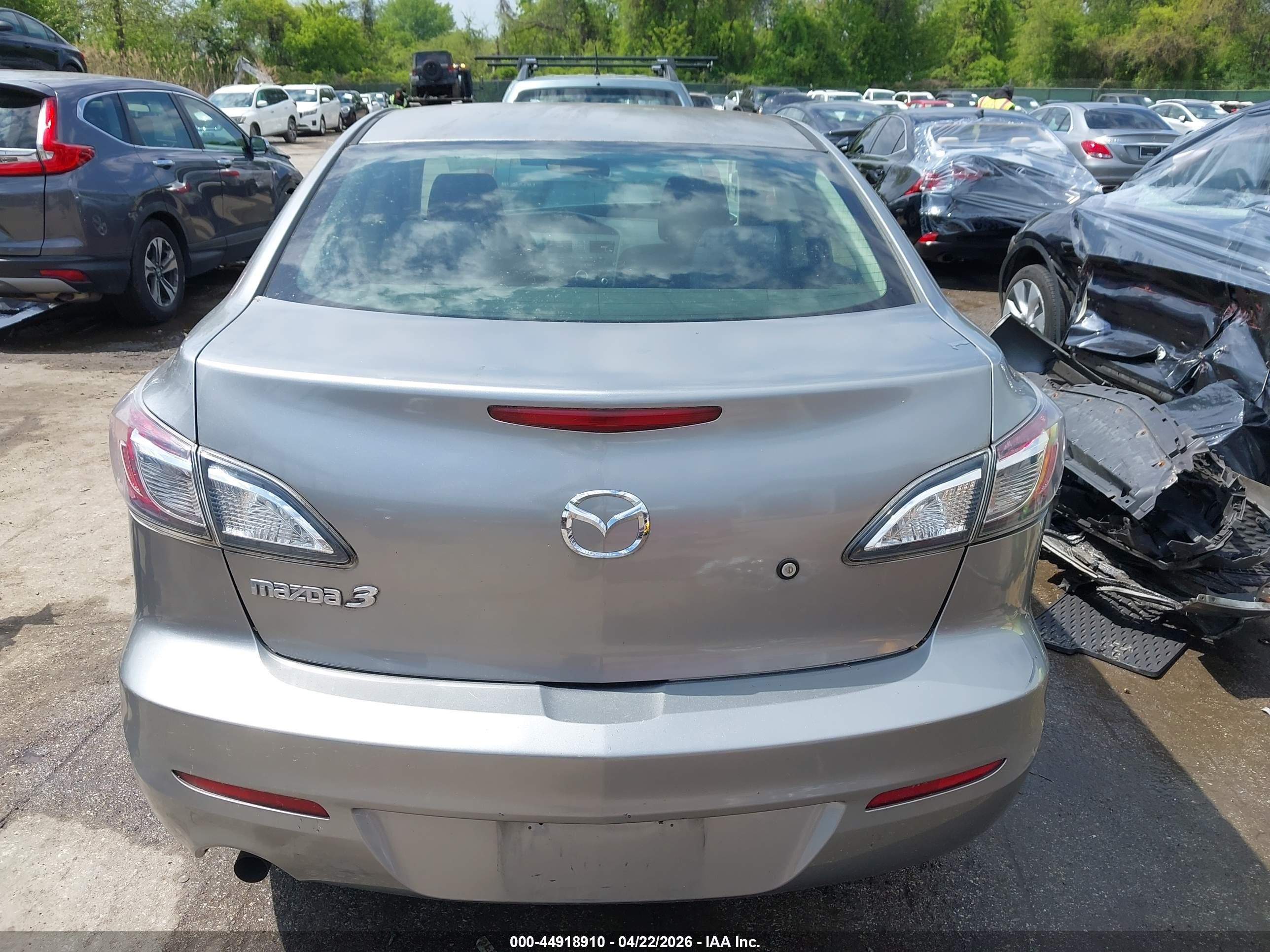 2013 Mazda Mazda3 I Sv Gray vin: JM1BL1TG8D1724386