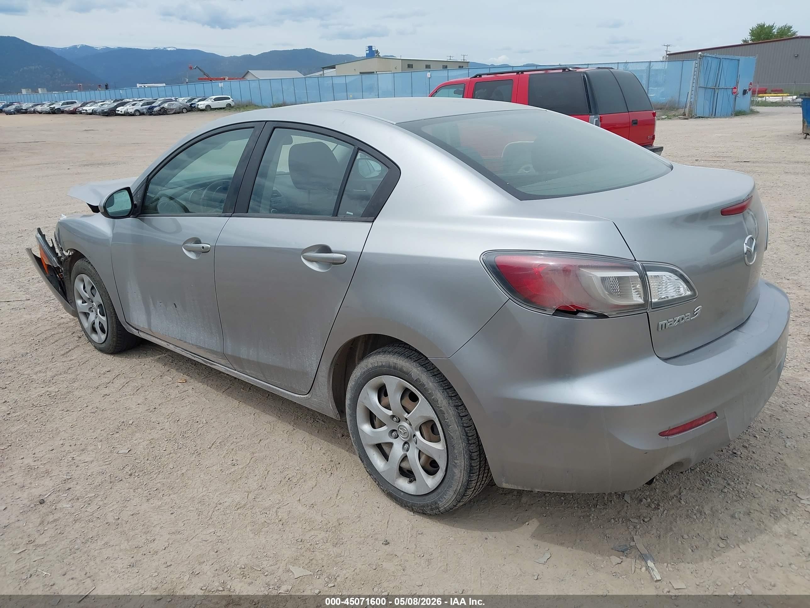 2013 Mazda Mazda3 I Sv Silver vin: JM1BL1TG8D1734383