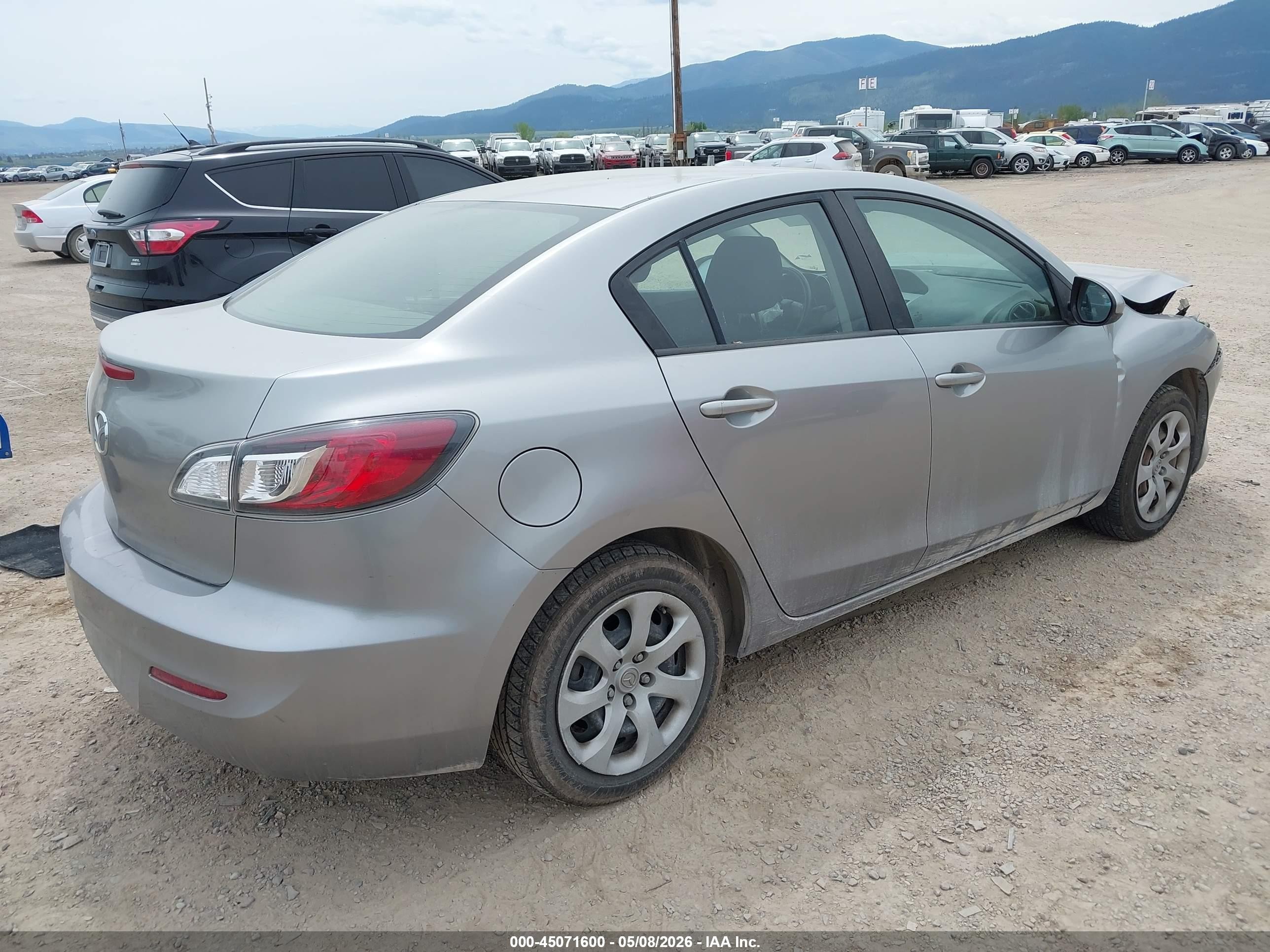 2013 Mazda Mazda3 I Sv Silver vin: JM1BL1TG8D1734383