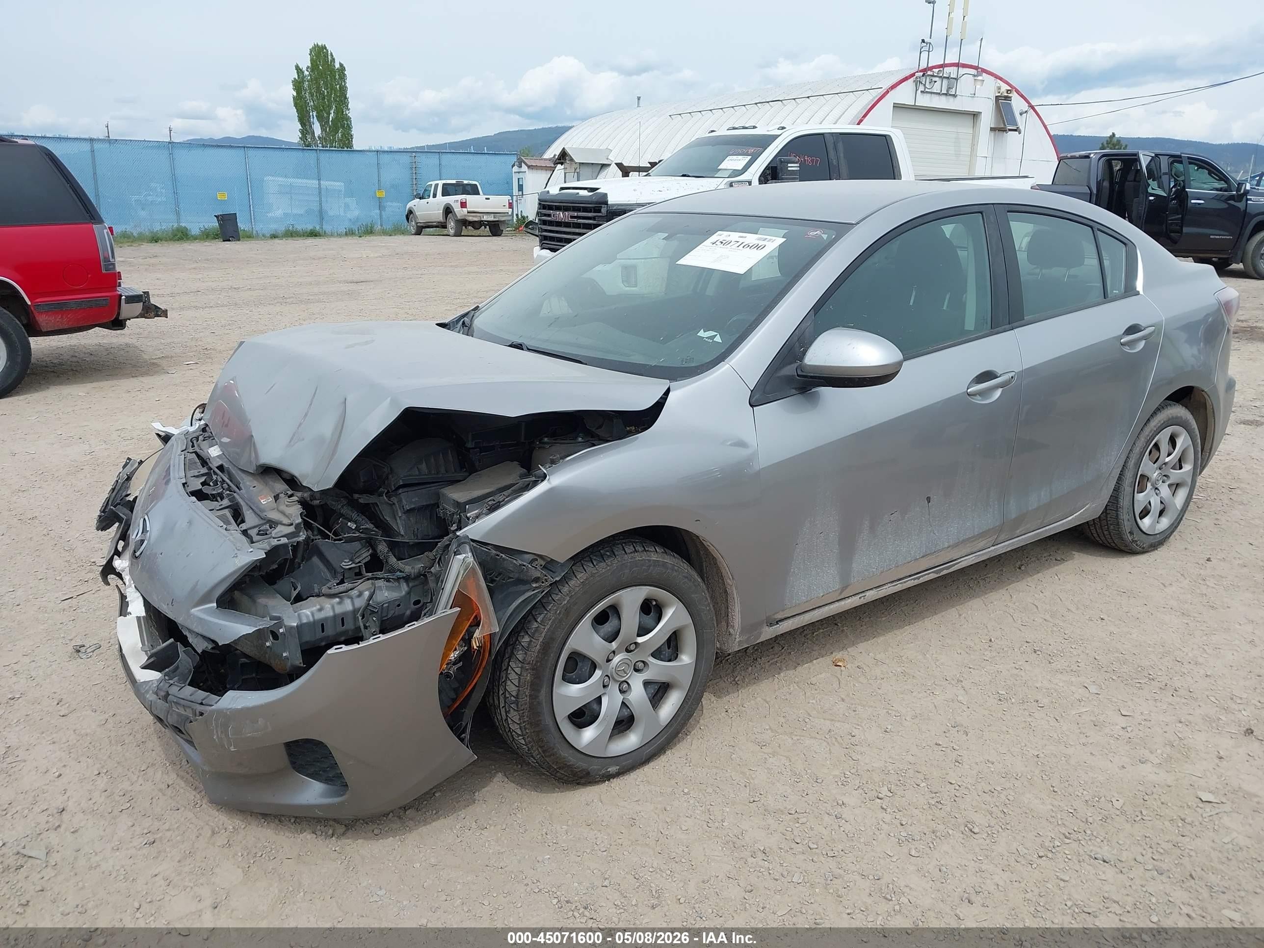 2013 Mazda Mazda3 I Sv Silver vin: JM1BL1TG8D1734383