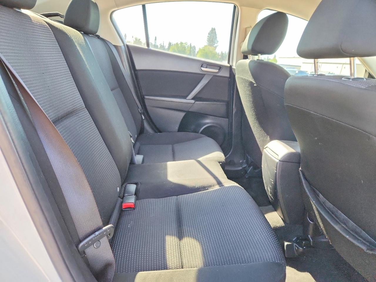 2013 Mazda 3 I Белый vin: JM1BL1TG9D1727944