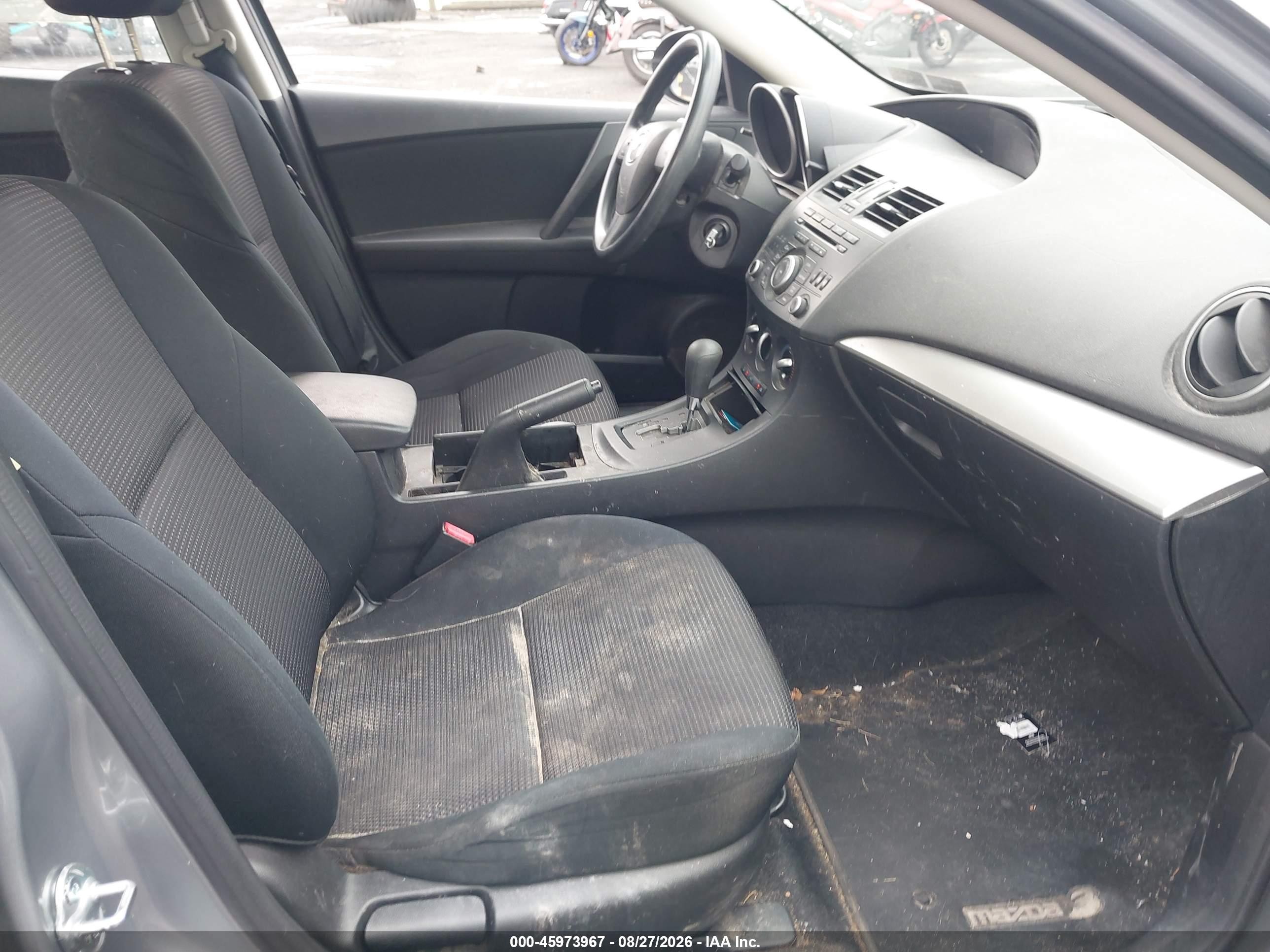 2013 Mazda Mazda3 I Sv Silver vin: JM1BL1TG9D1834332