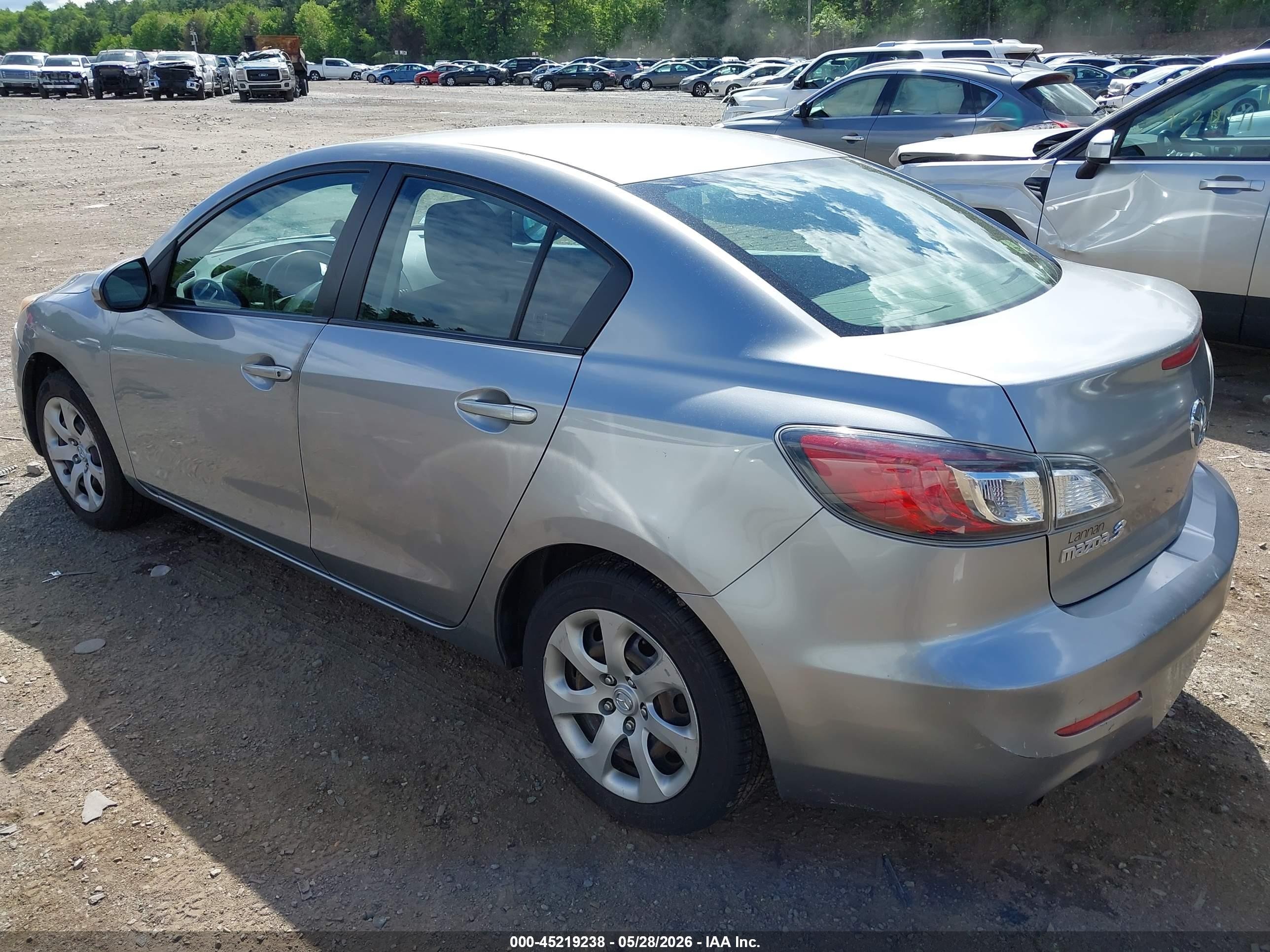 2013 Mazda Mazda3 I Sv Gray vin: JM1BL1TG9D1848893