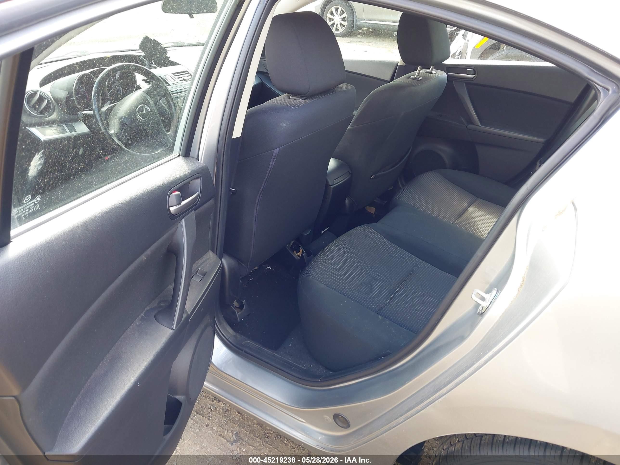 2013 Mazda Mazda3 I Sv Gray vin: JM1BL1TG9D1848893