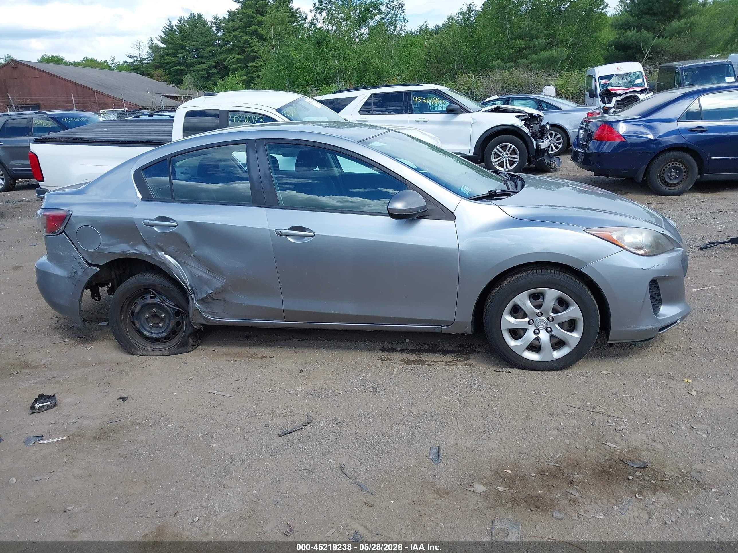 2013 Mazda Mazda3 I Sv Gray vin: JM1BL1TG9D1848893