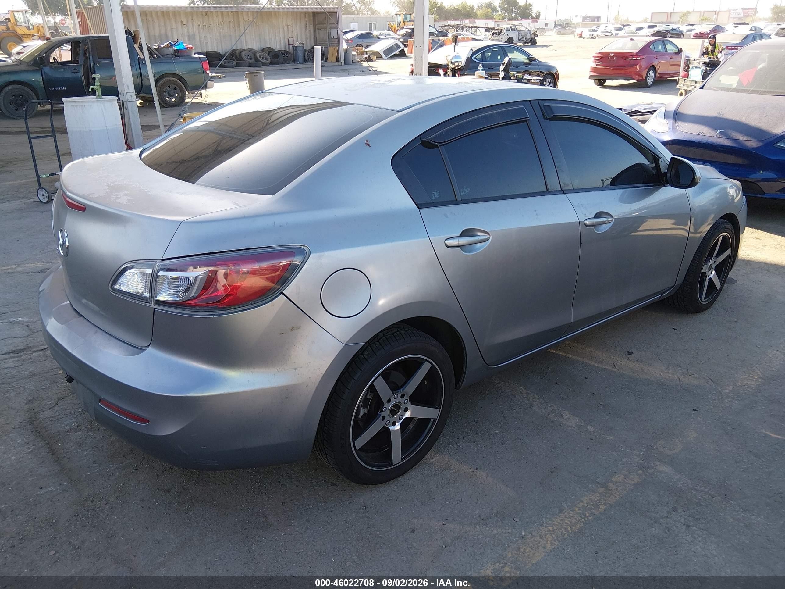 2013 Mazda Mazda3 I Sv Gray vin: JM1BL1TGXD1734675