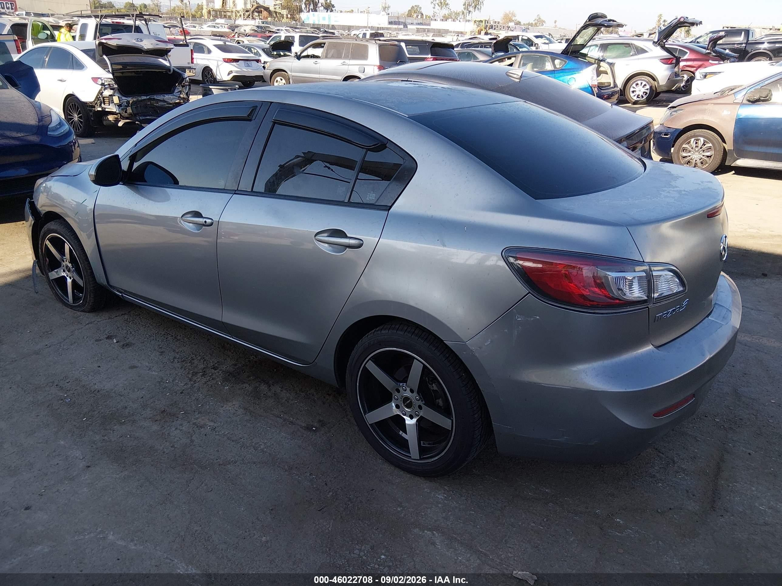 2013 Mazda Mazda3 I Sv Gray vin: JM1BL1TGXD1734675